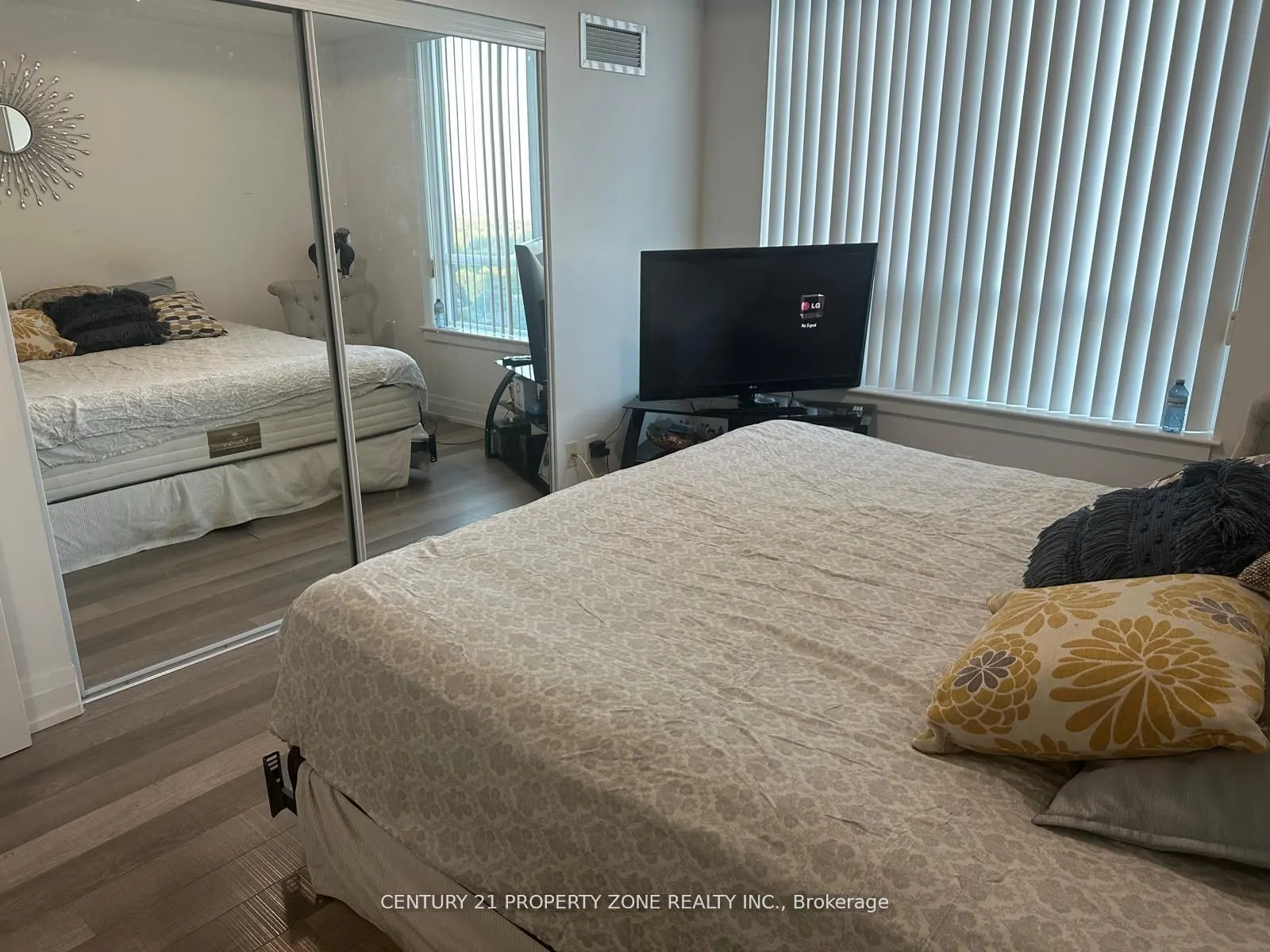 7167 Yonge Street, #1502
