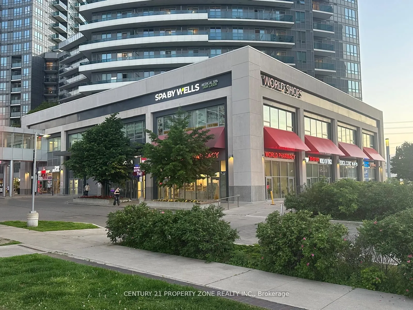 7167 Yonge Street, #1502