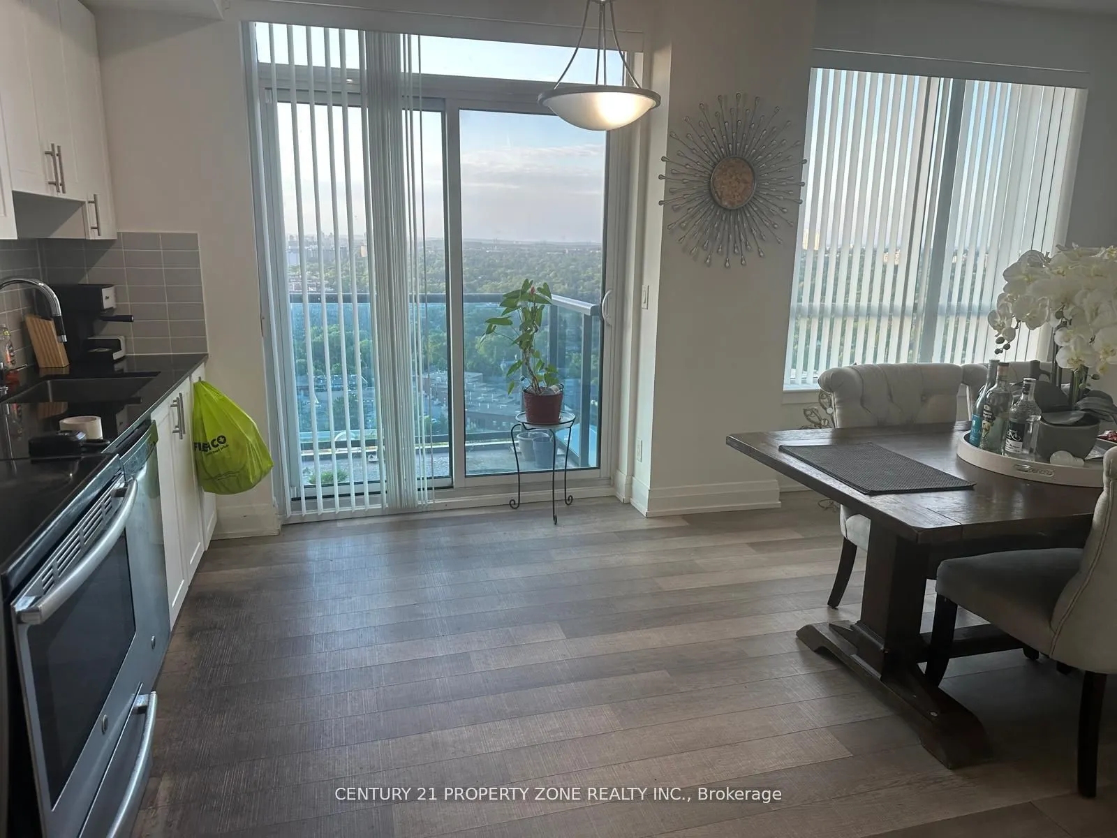 7167 Yonge Street, #1502