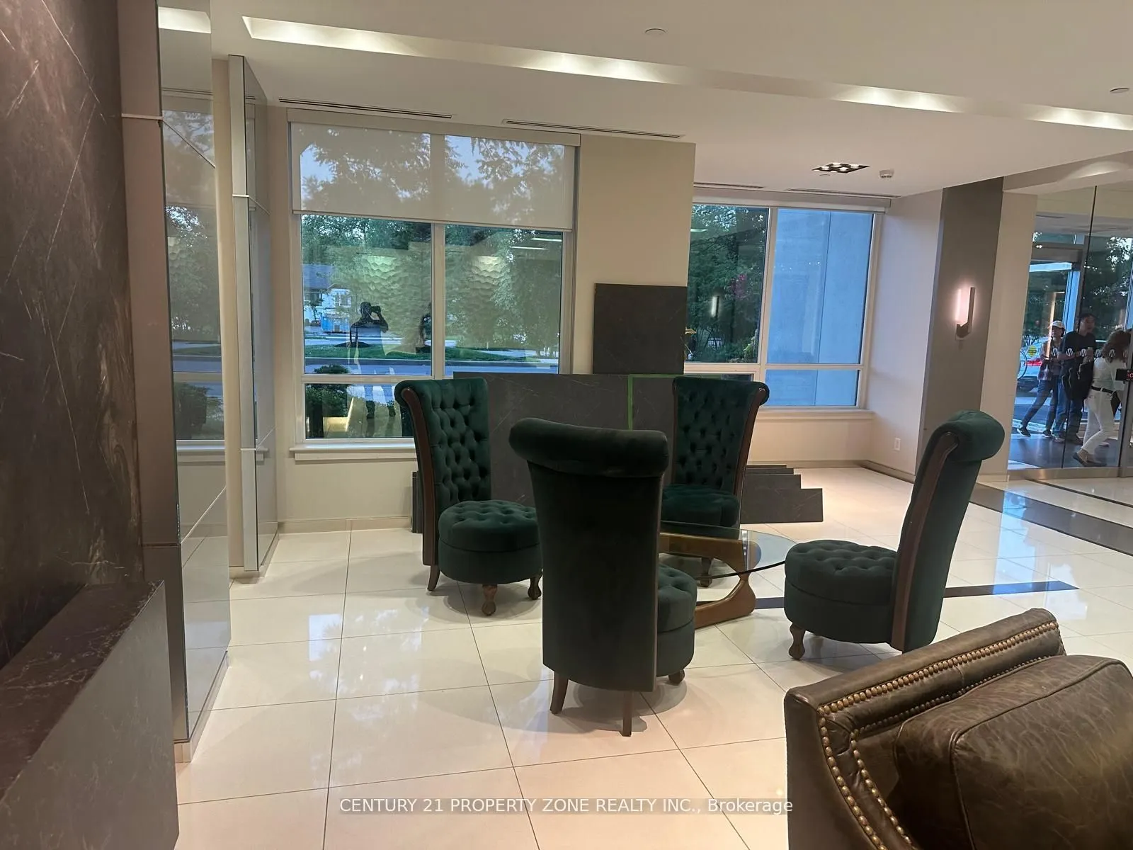 7167 Yonge Street, #1502