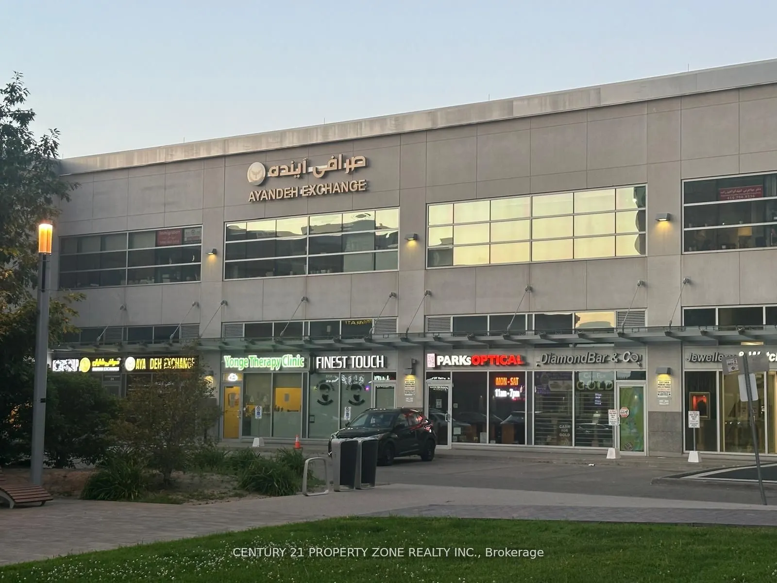 7167 Yonge Street, #1502