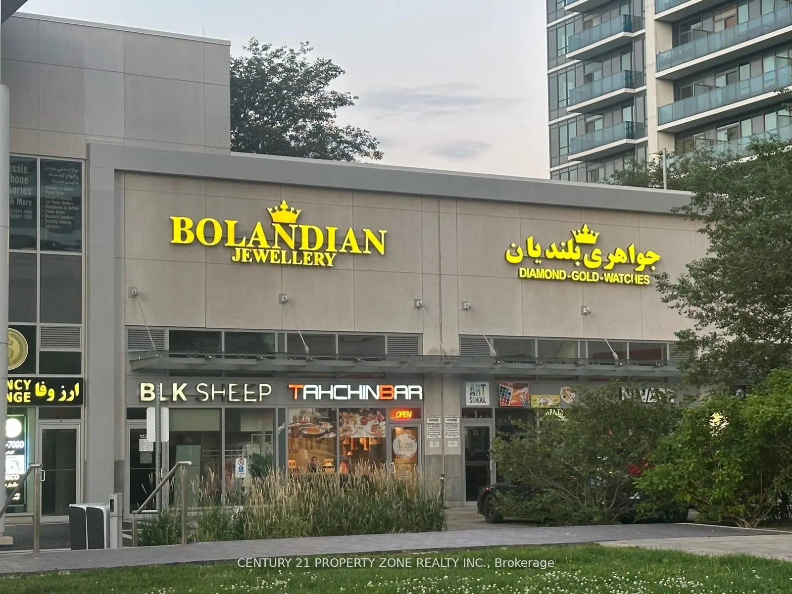 7167 Yonge Street, #1502