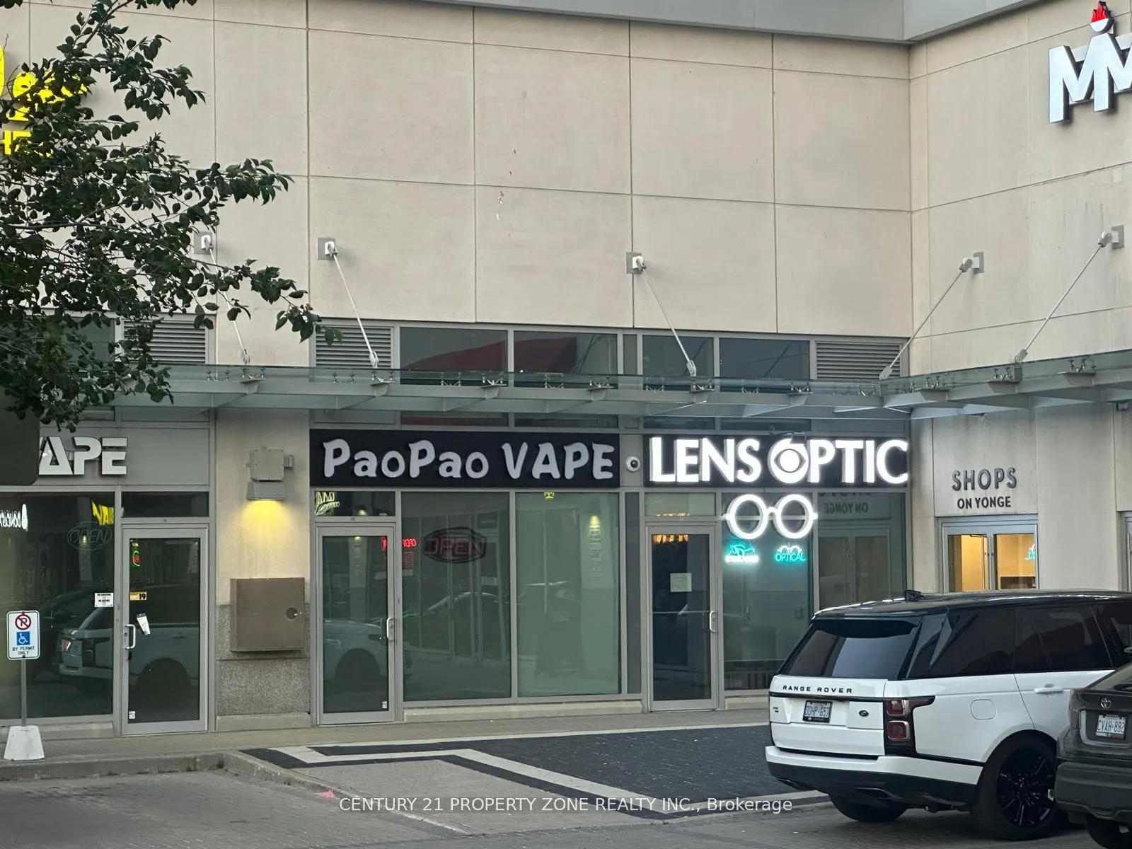 7167 Yonge Street, #1502