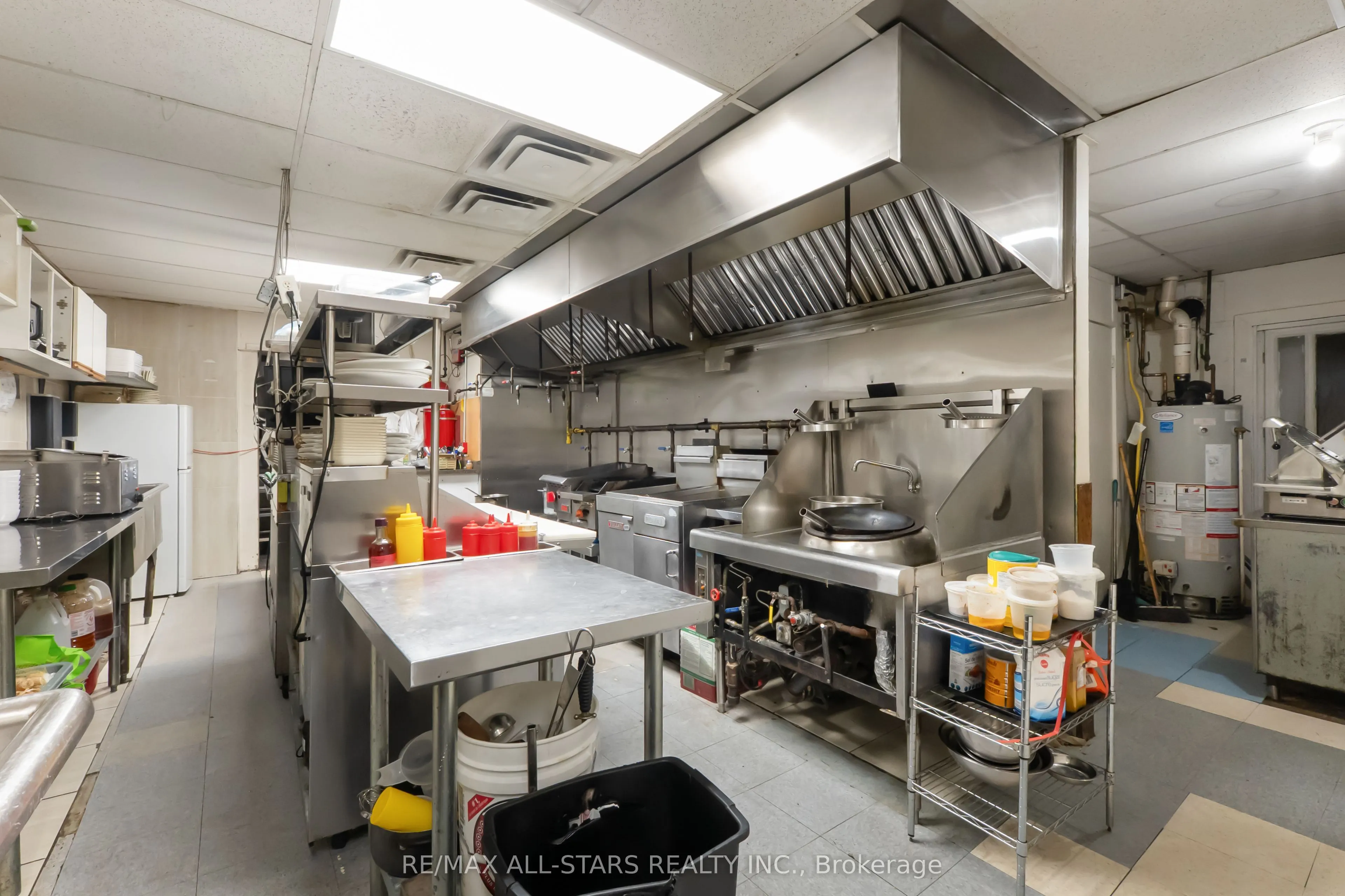 289 The Queensway Avenue S