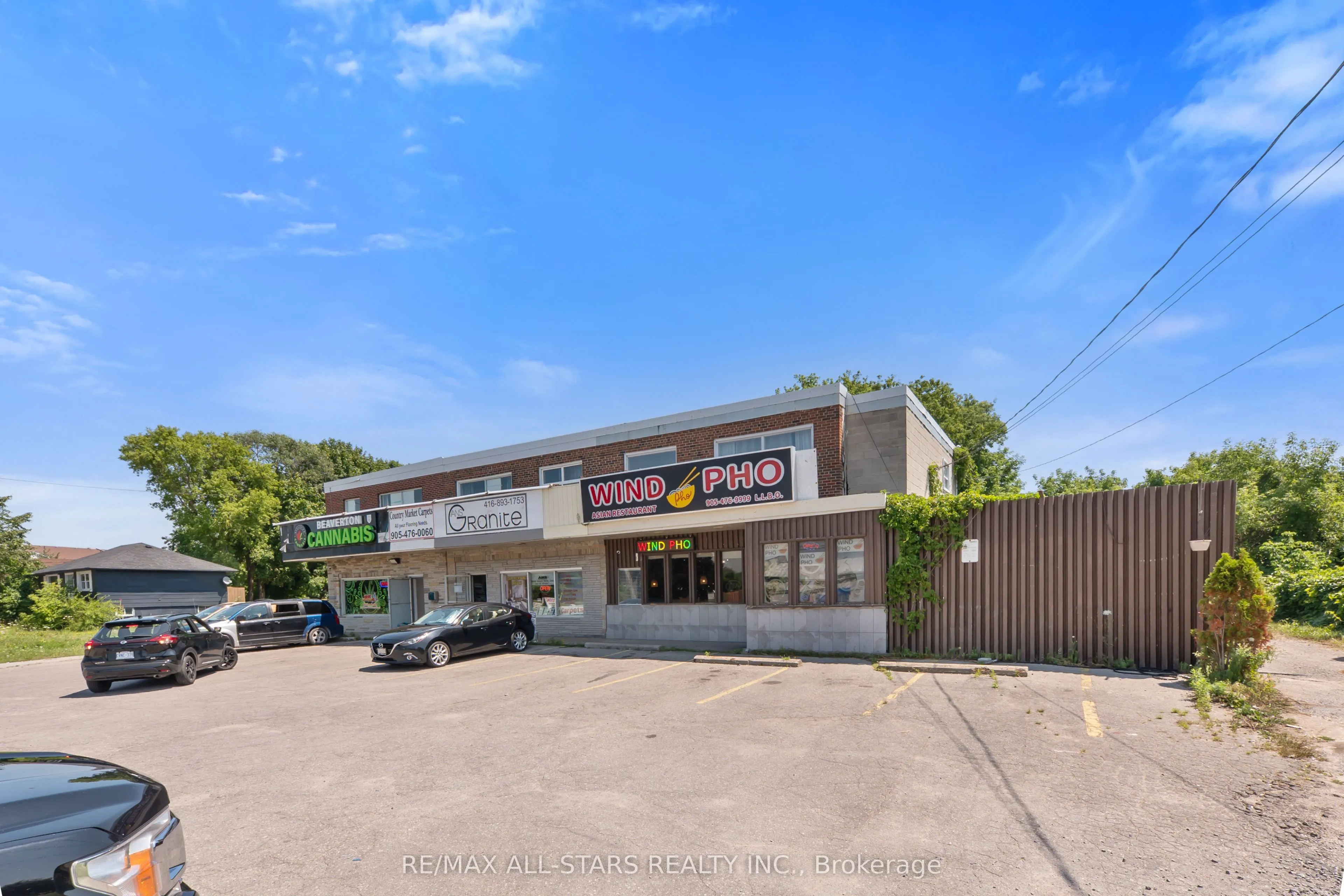 289 The Queensway Avenue S