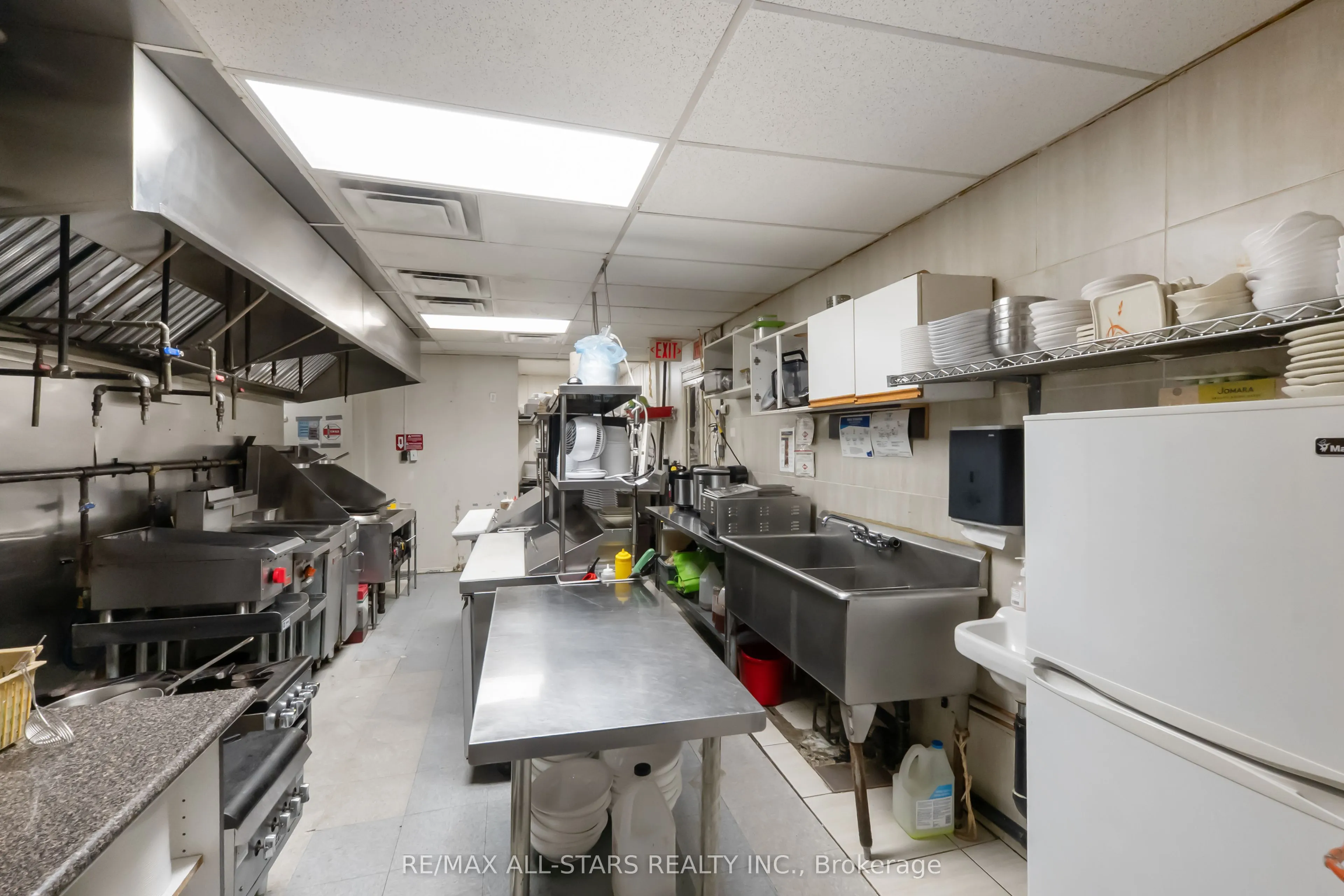 289 The Queensway Avenue S