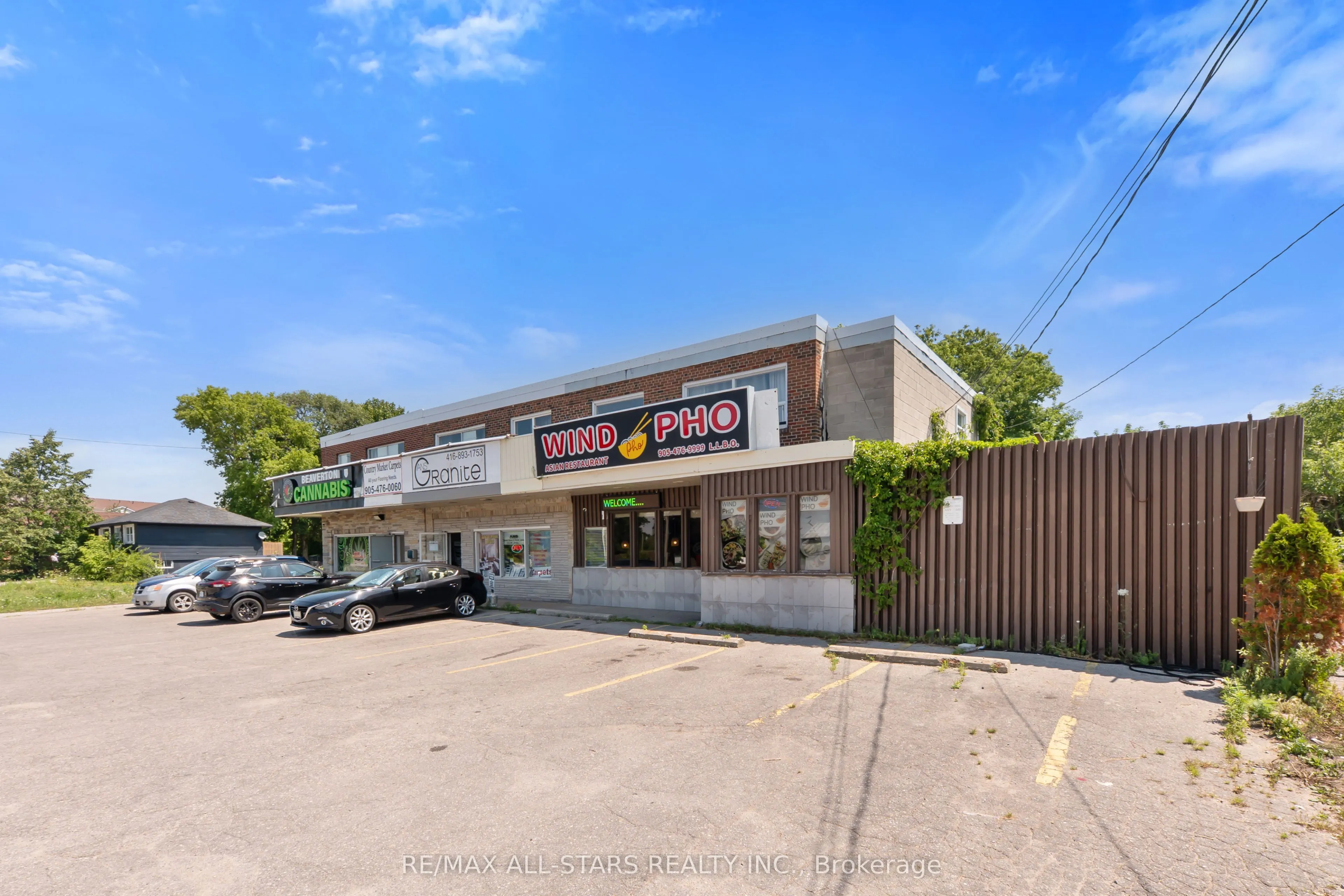 289 The Queensway Avenue S