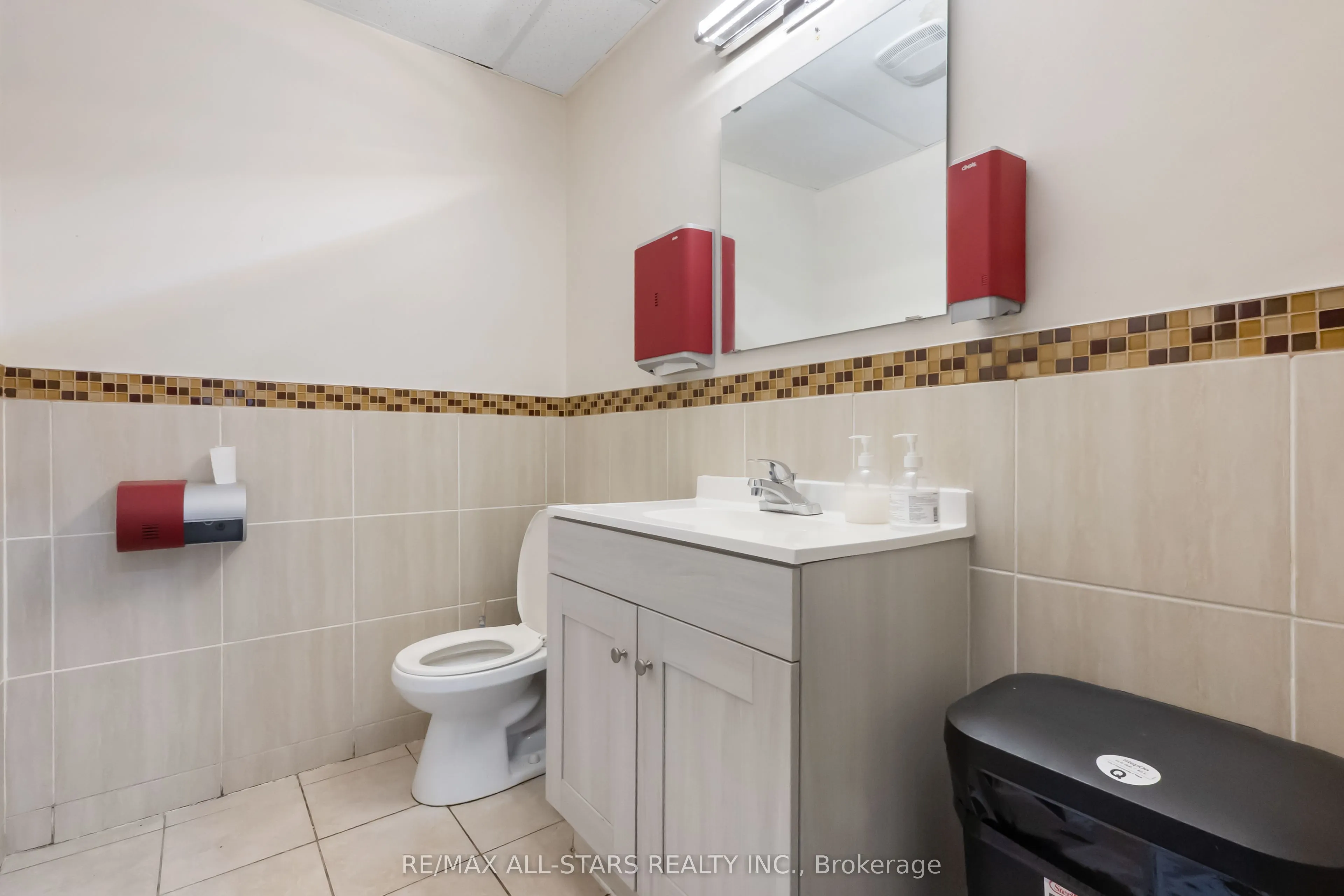 289 The Queensway Avenue S