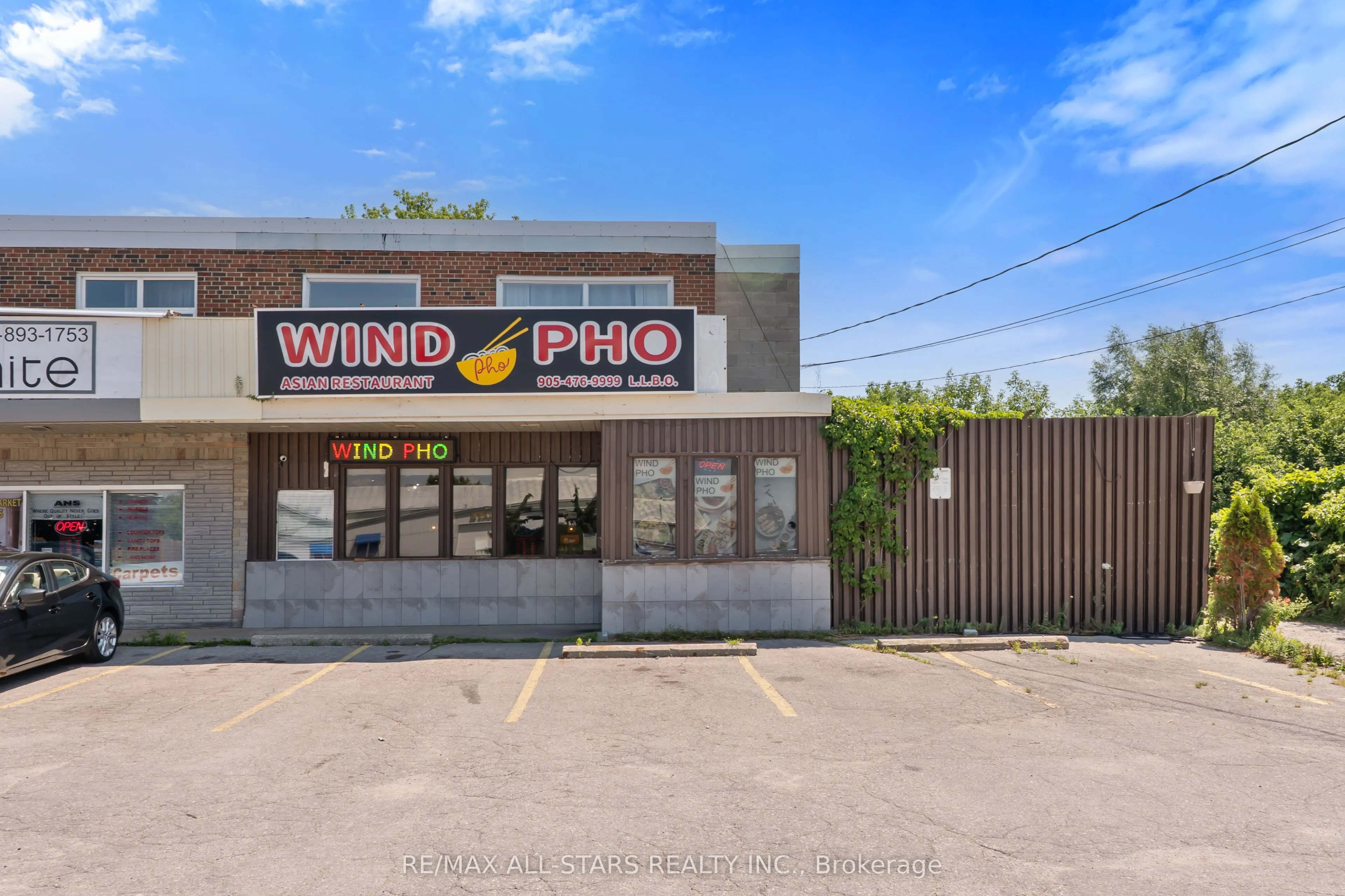 289 The Queensway Avenue S