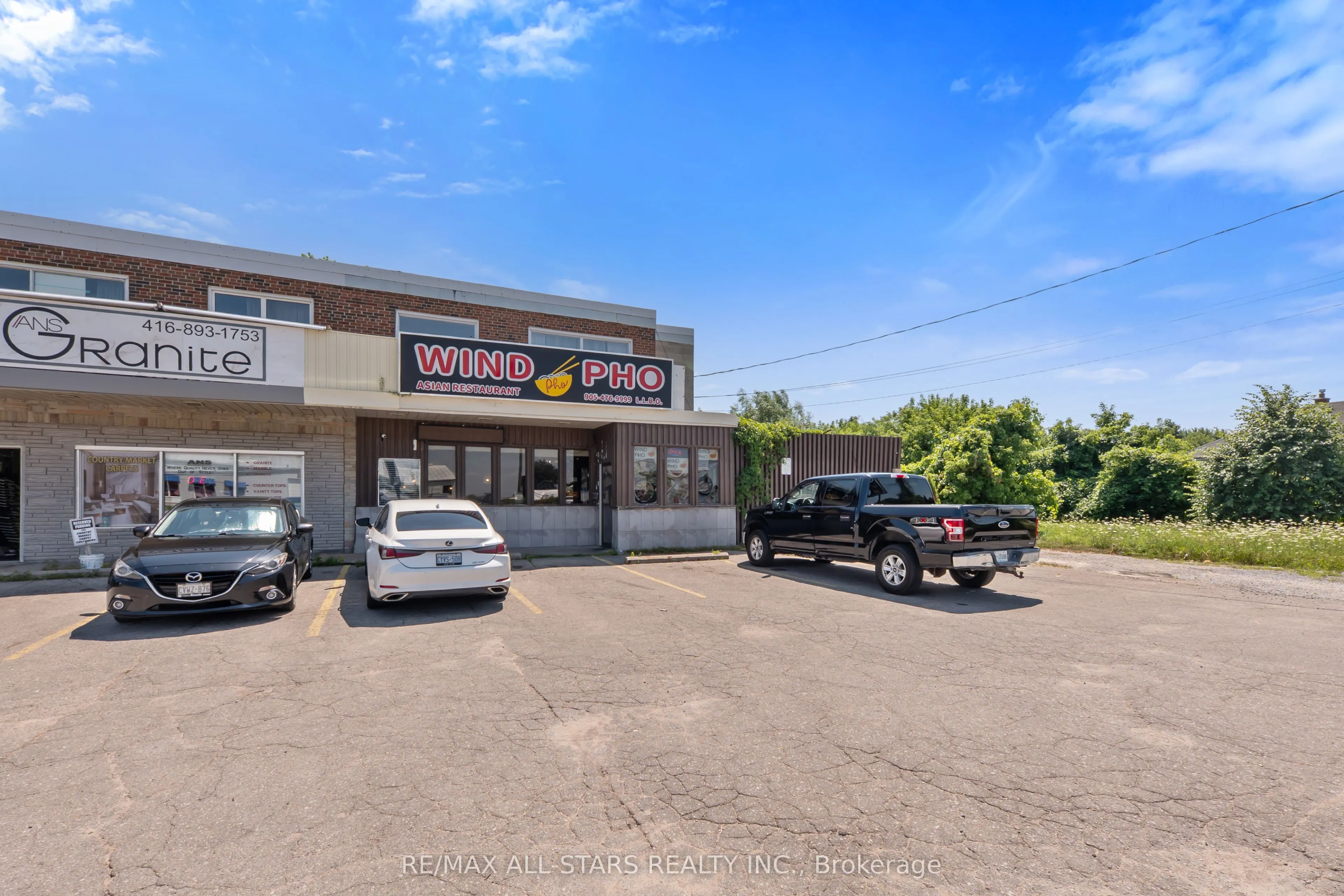289 The Queensway Avenue S