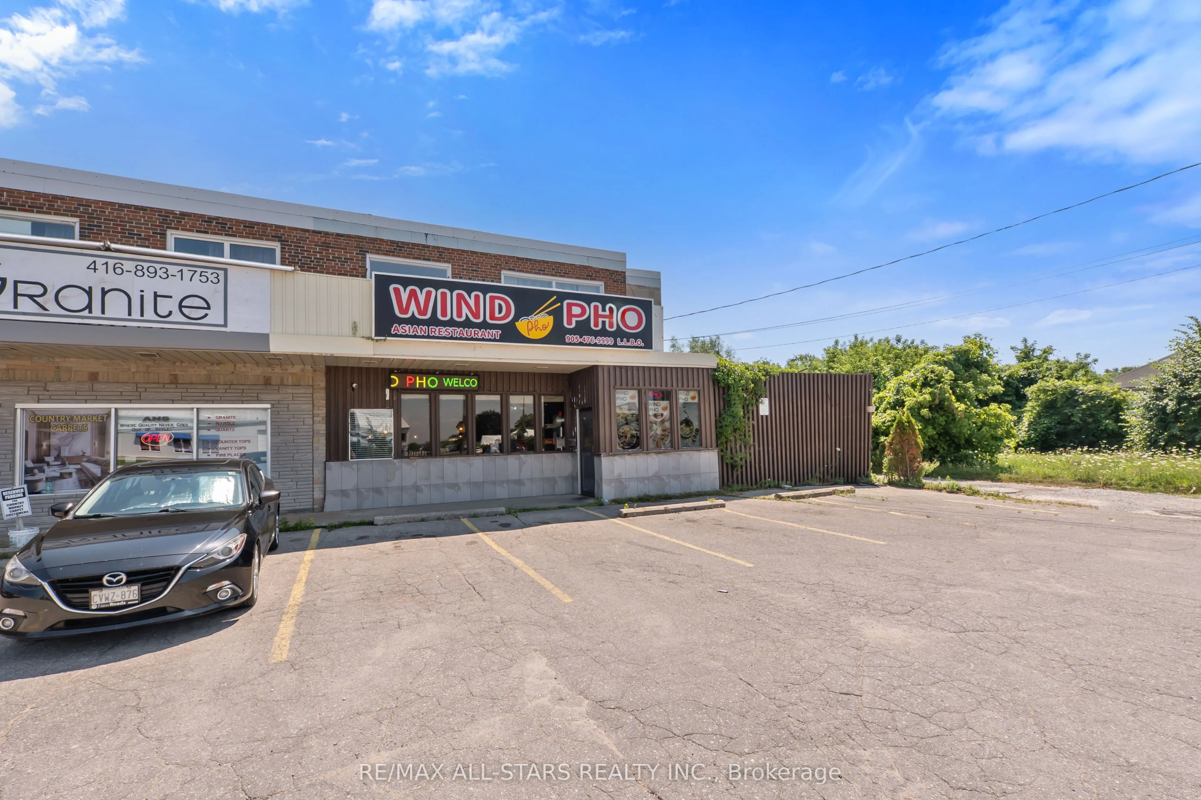 289 The Queensway Avenue S