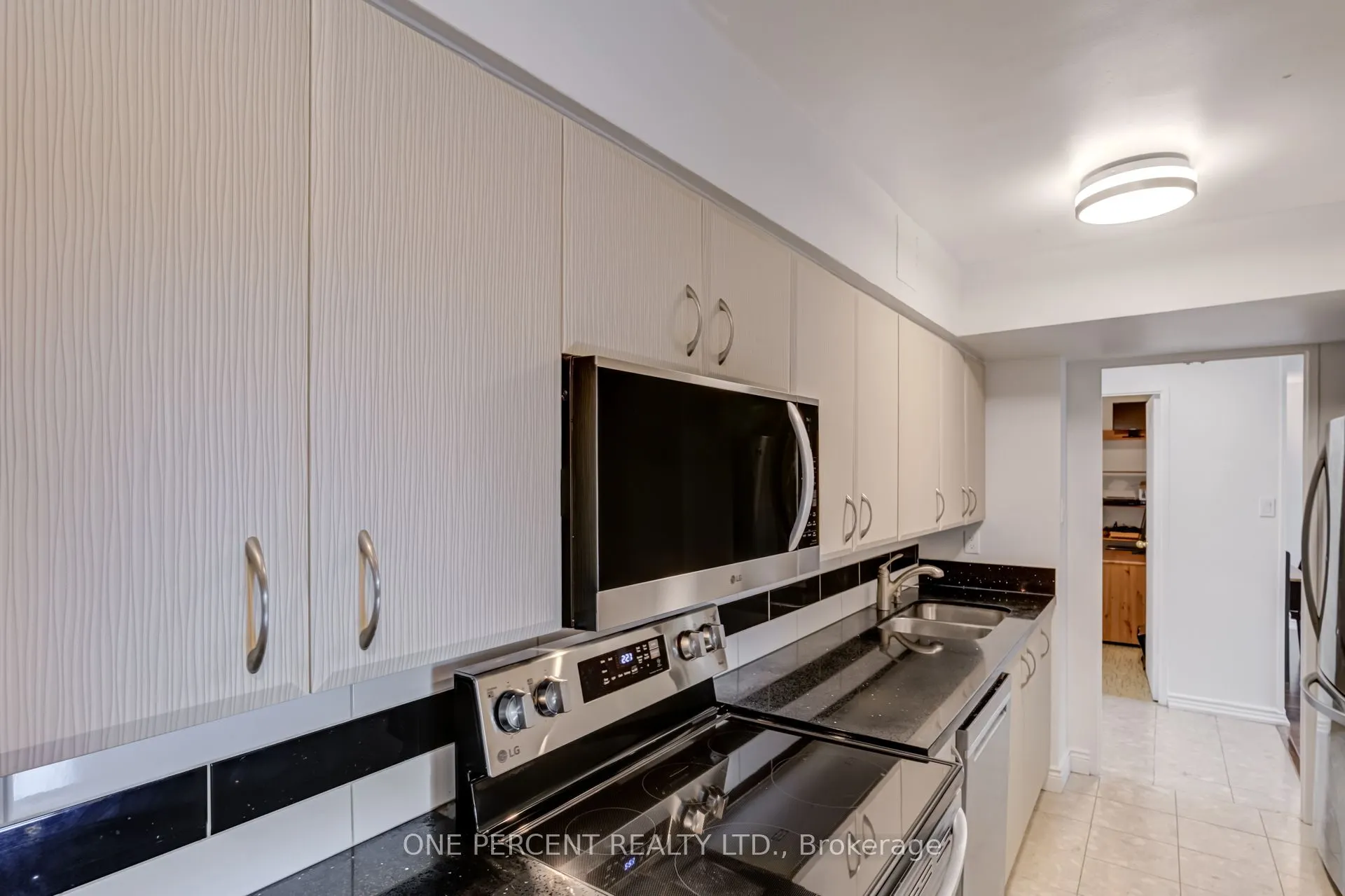 80 Inverlochy Boulevard, #409