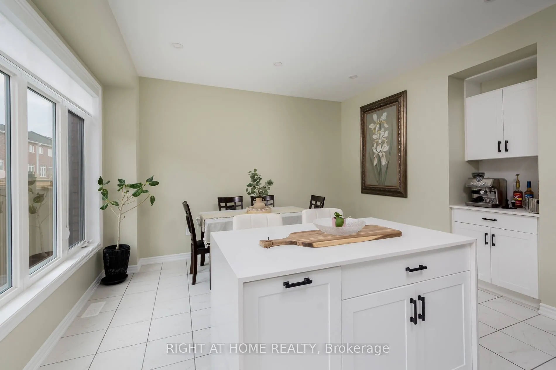 2191 Grainger Loop