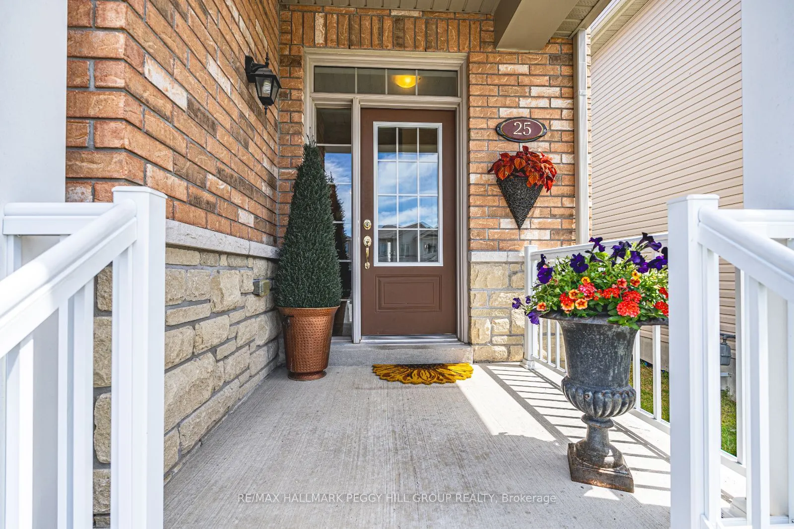 25 Mandley Street