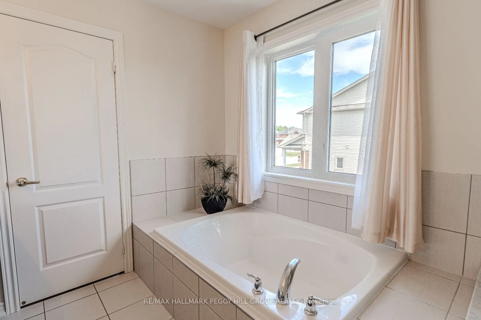 25 Mandley Street