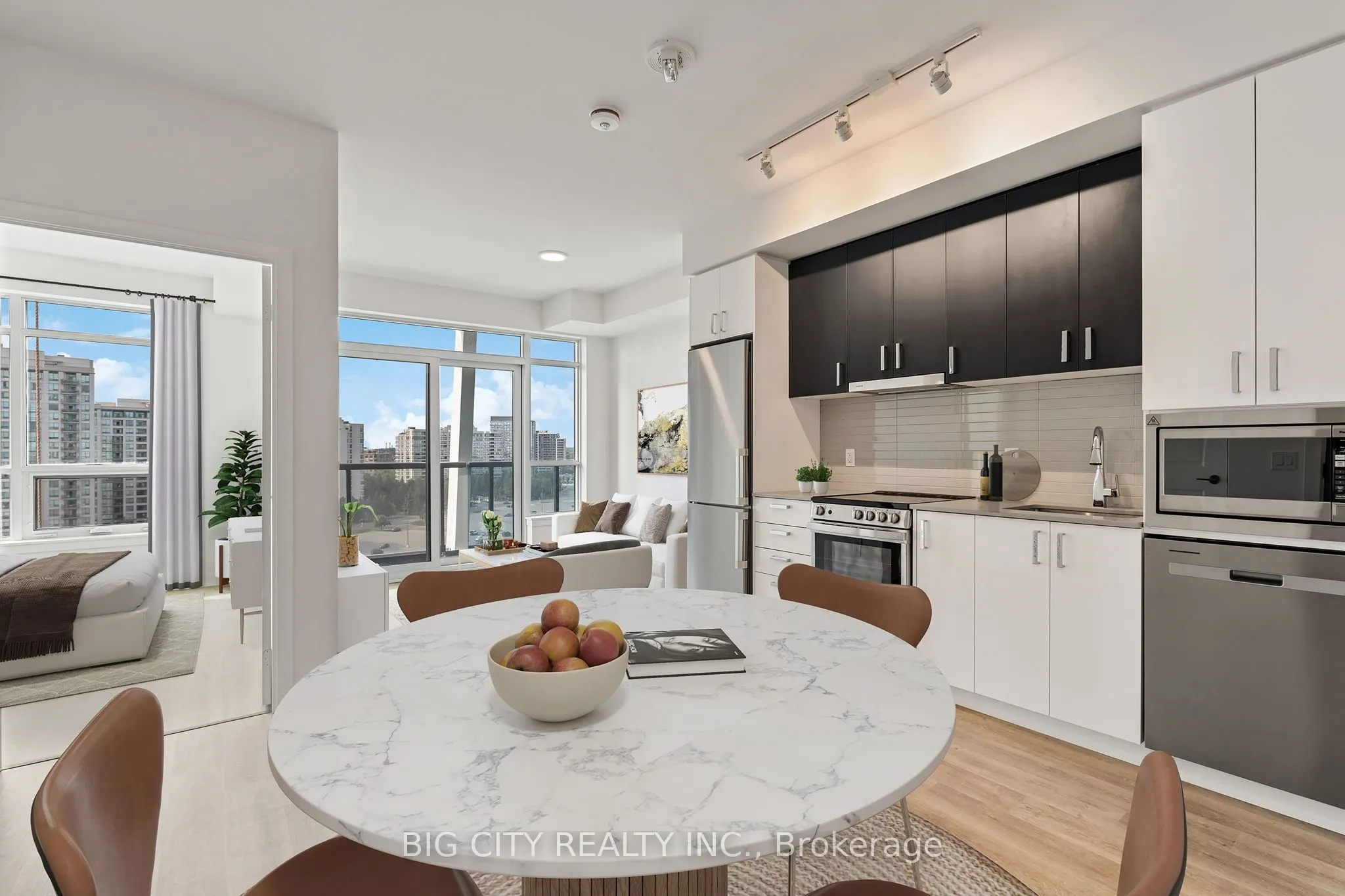 50 Upper Mall Way, #906B