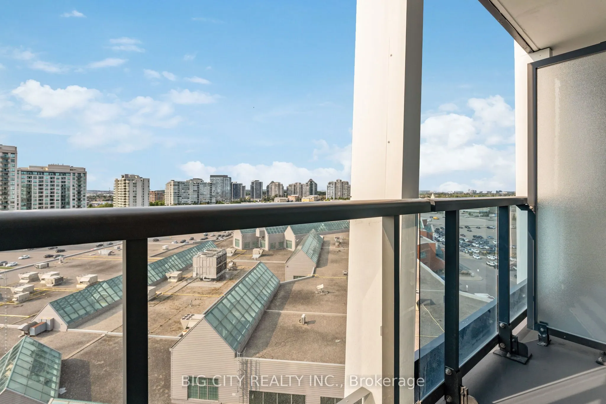 50 Upper Mall Way, #906B