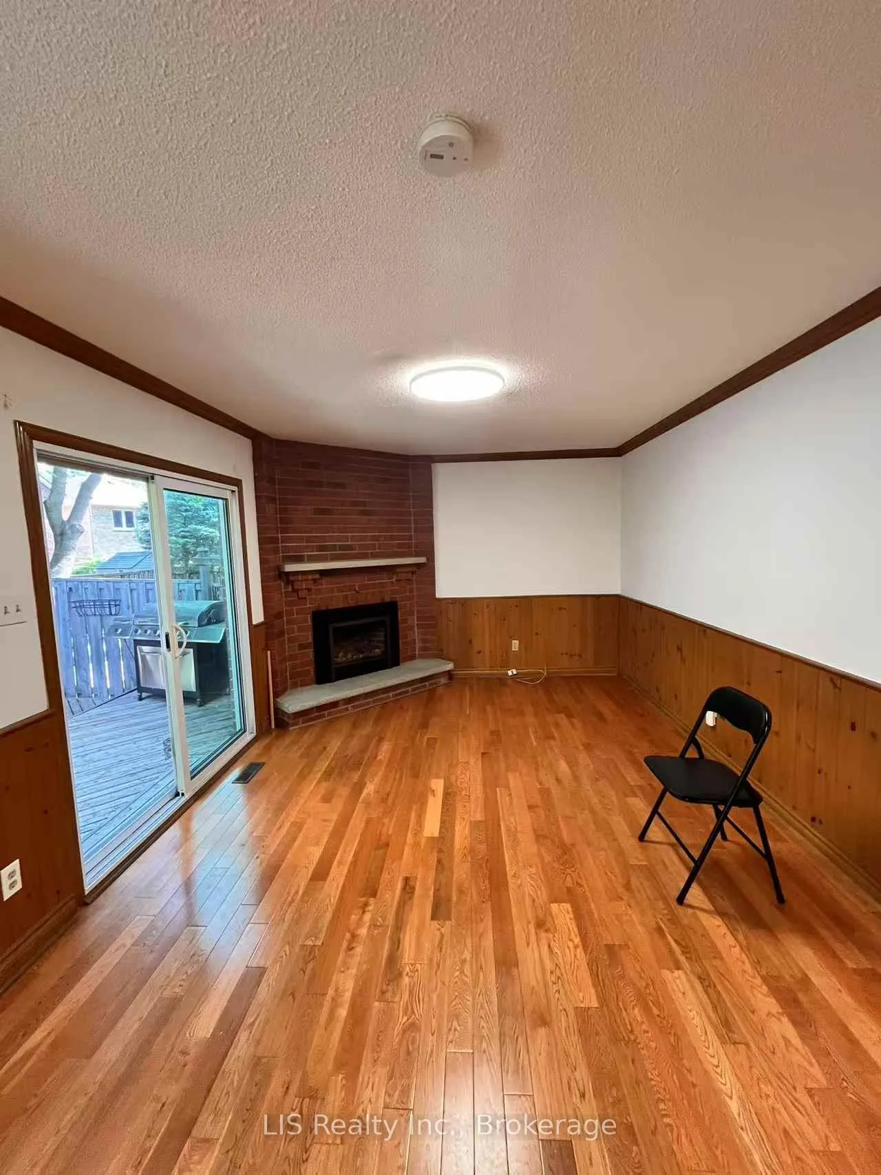 16 Murdock Avenue