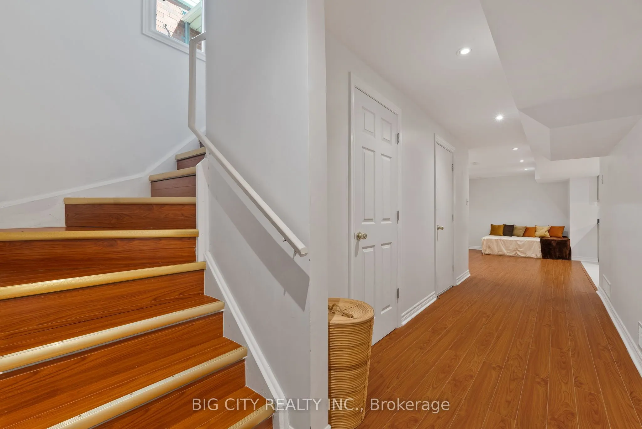 98 Riverlands Avenue