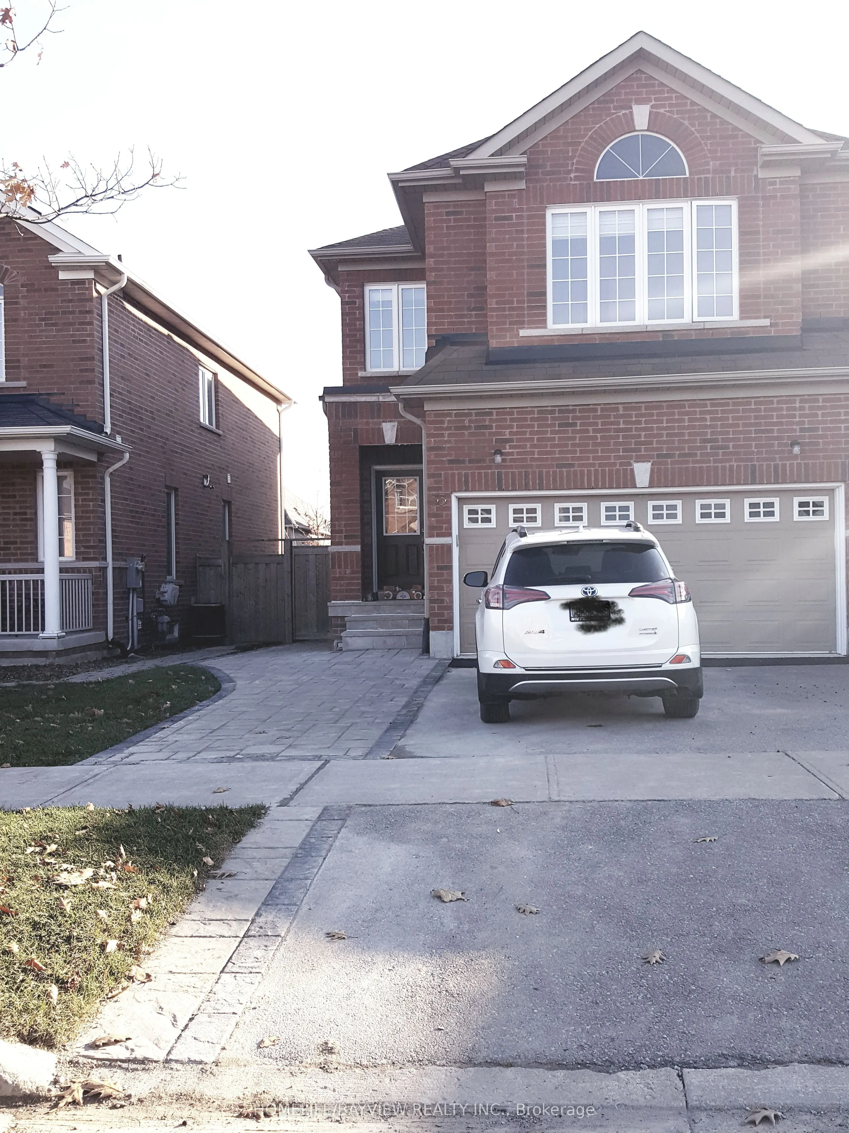 33 Aikenhead (BSMNT) Avenue