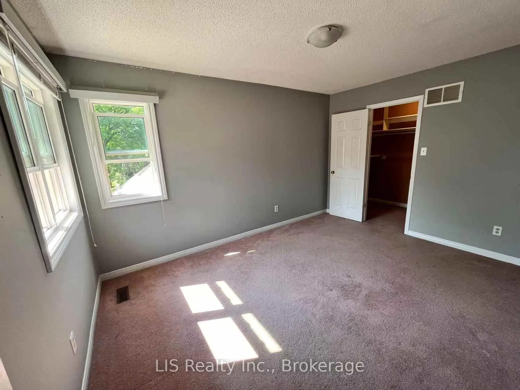 16 Murdock Avenue