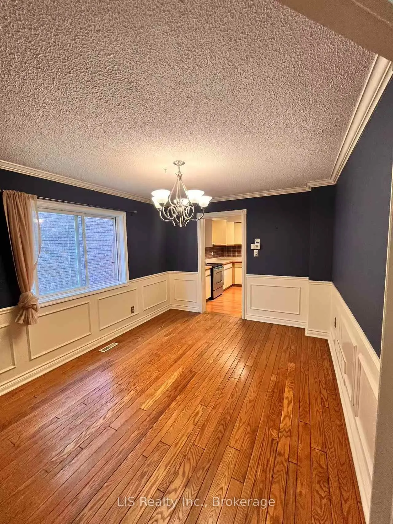 16 Murdock Avenue