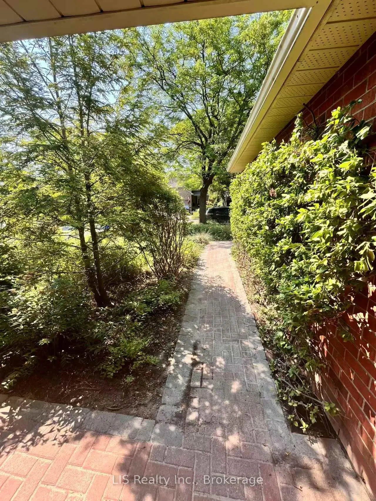 16 Murdock Avenue