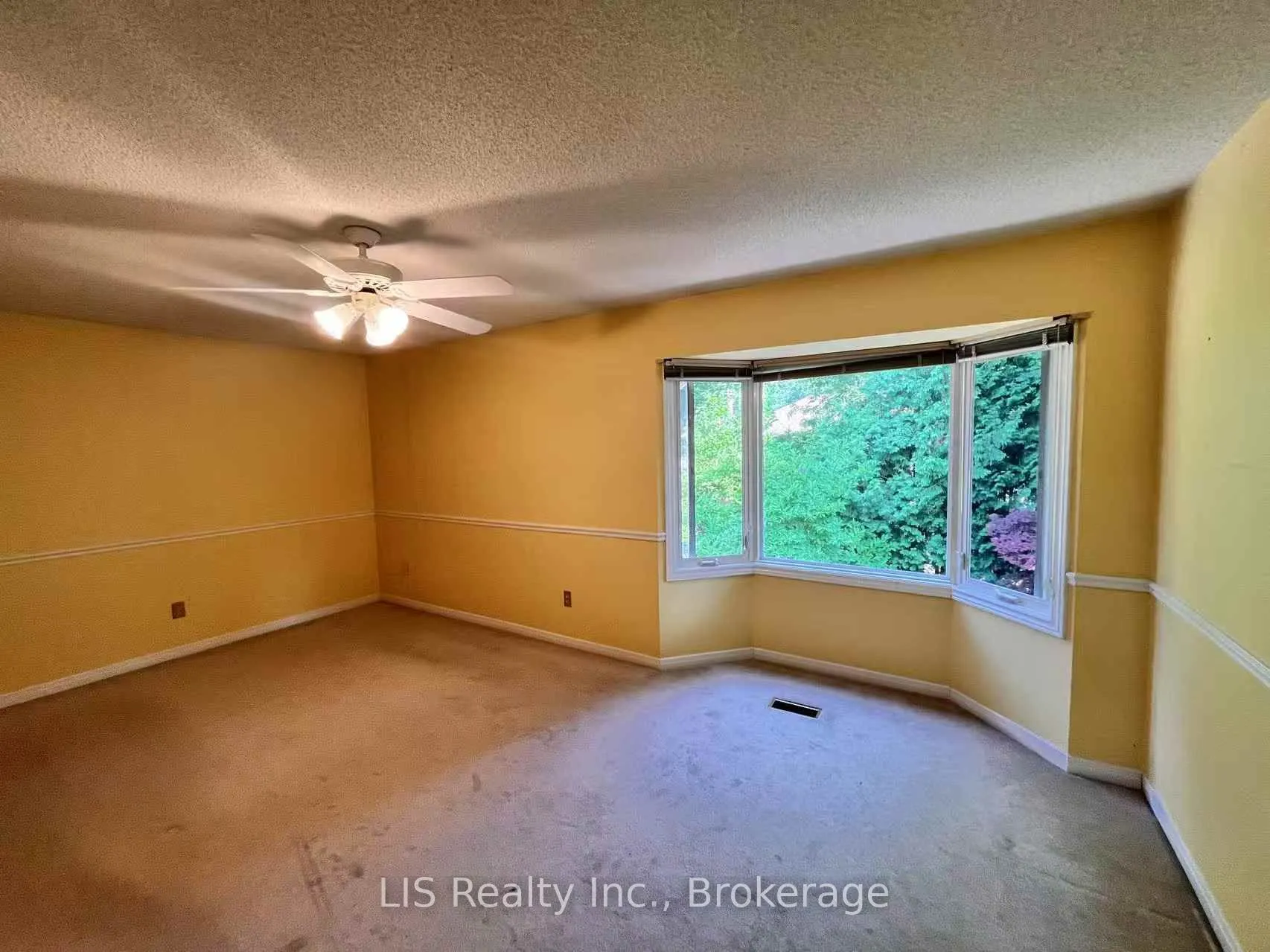 16 Murdock Avenue