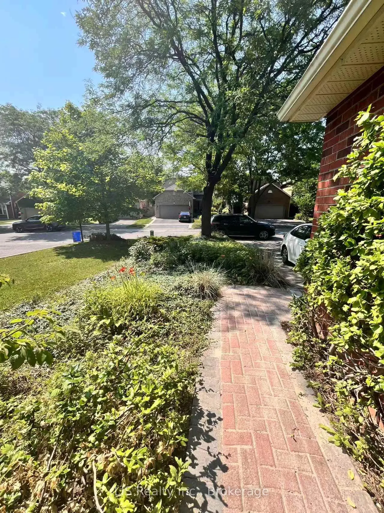 16 Murdock Avenue