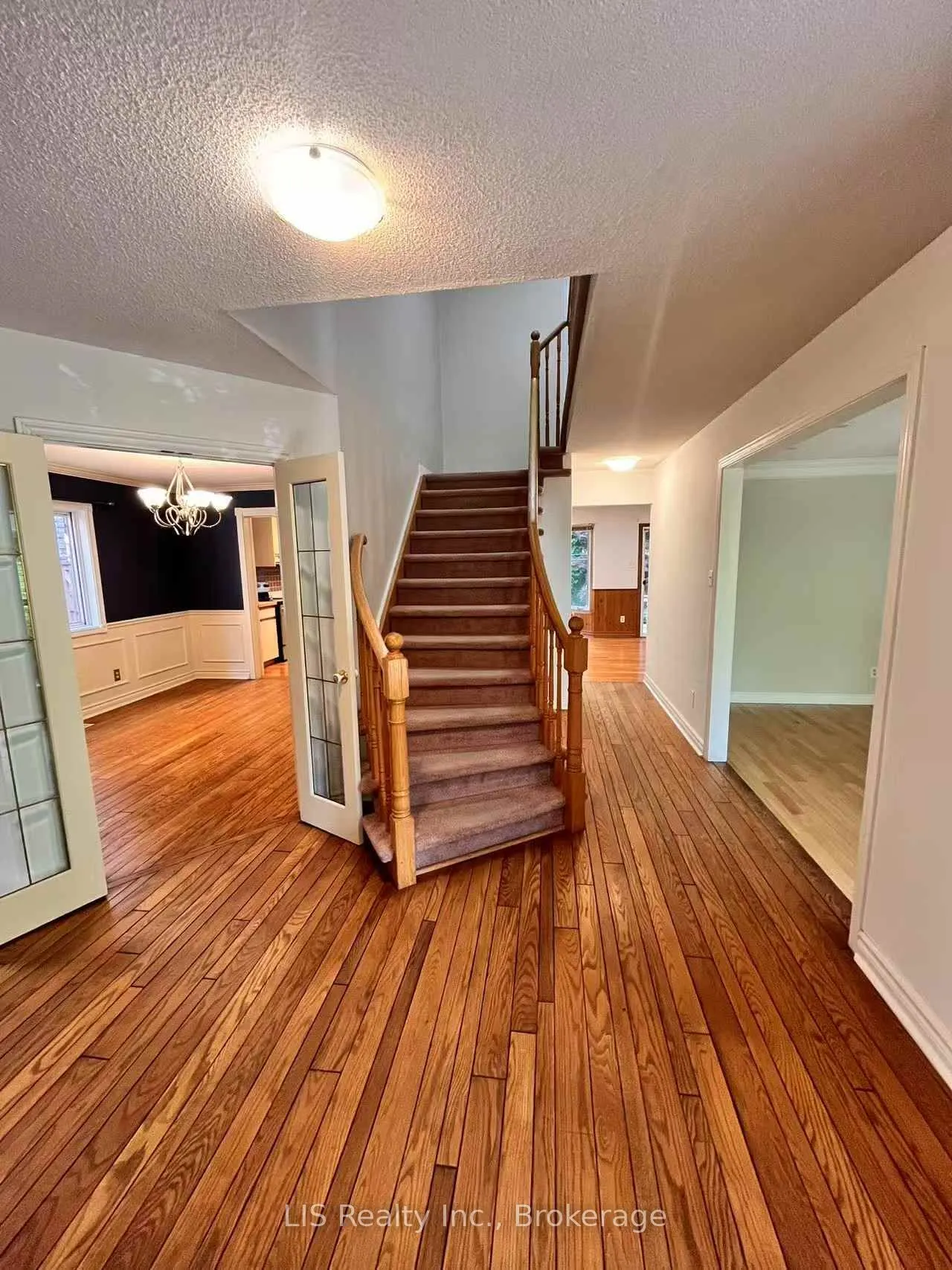 16 Murdock Avenue