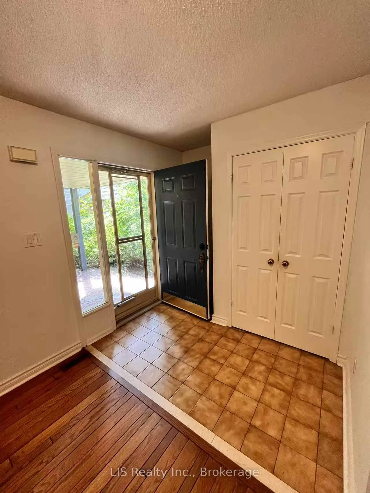 16 Murdock Avenue