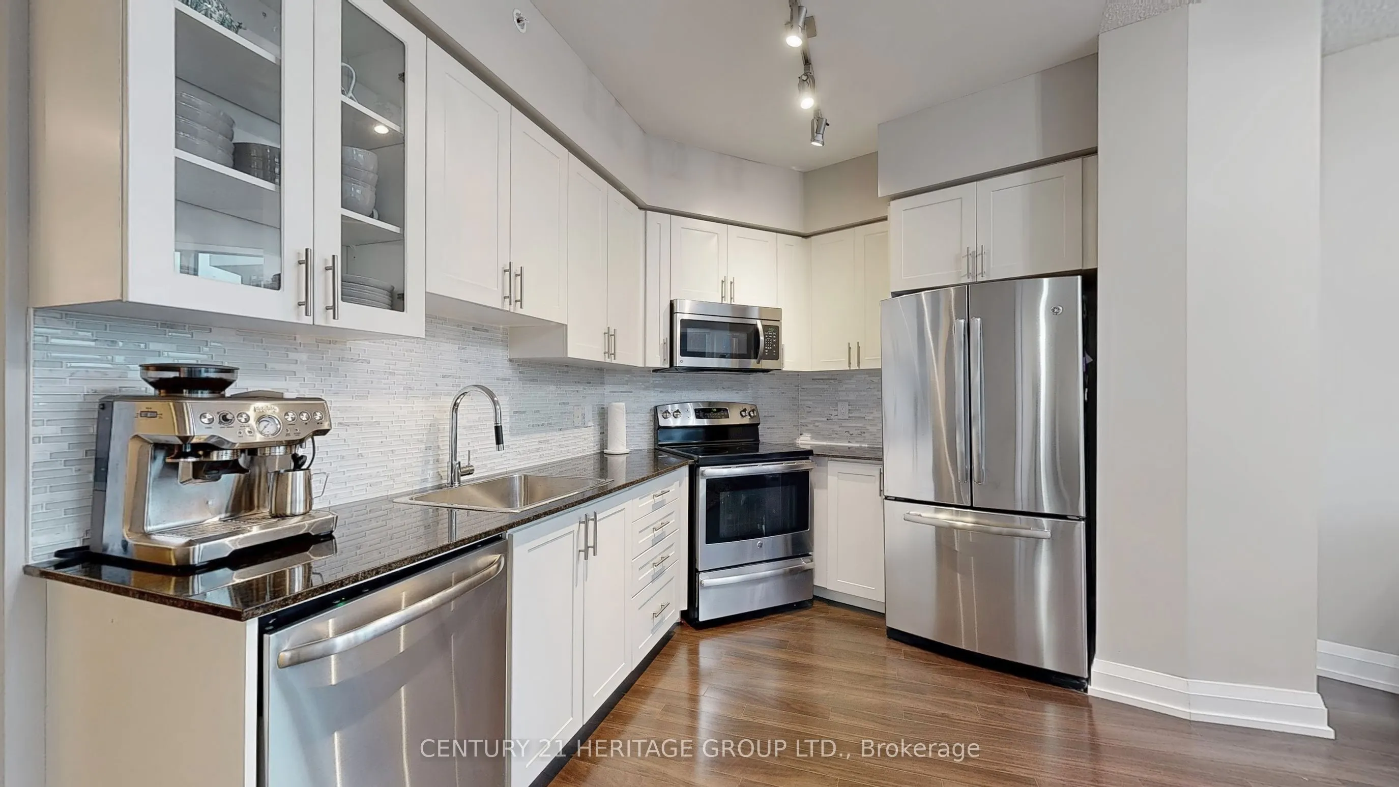 7161 Yonge Street, #1432