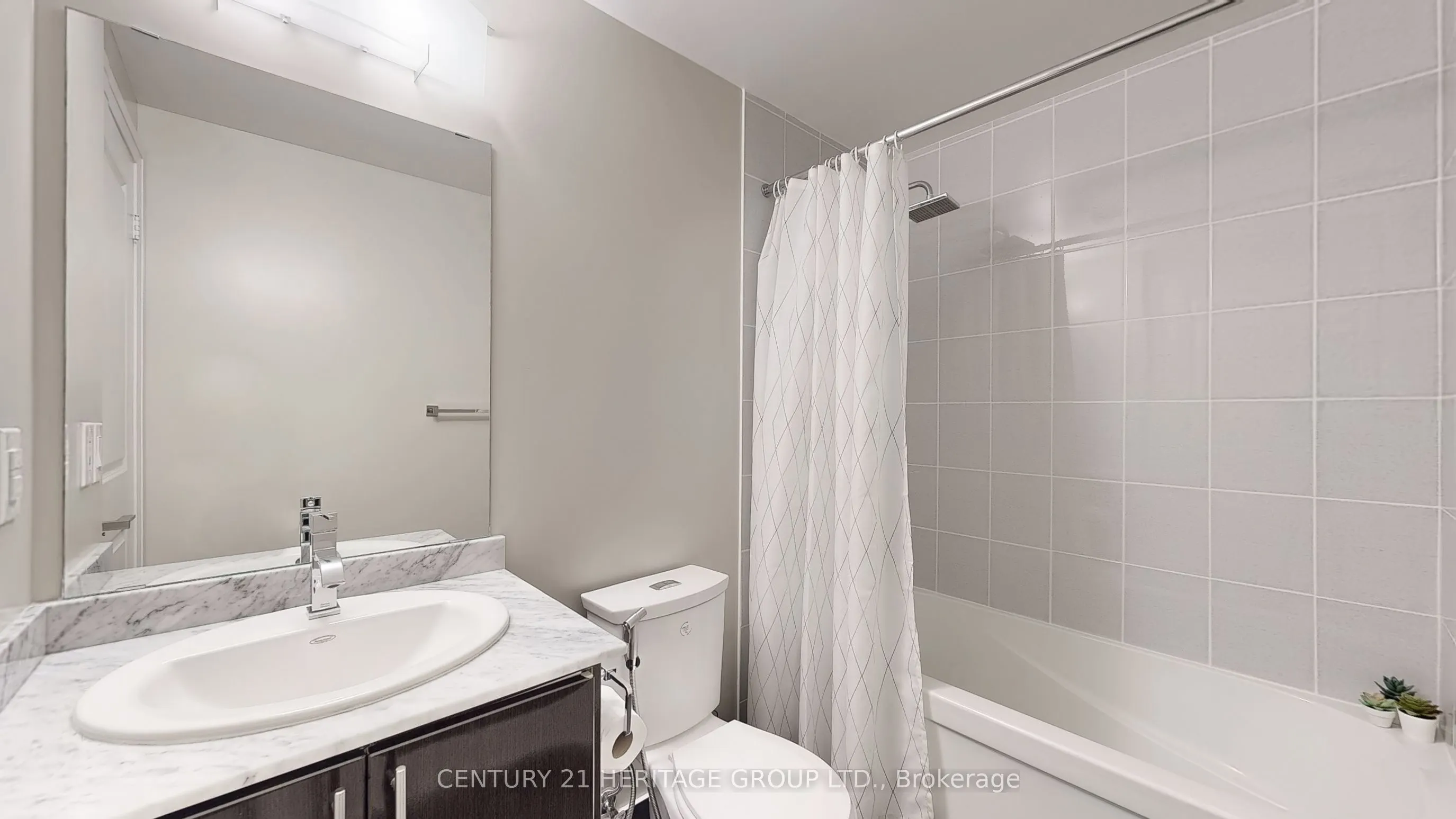 7161 Yonge Street, #1432