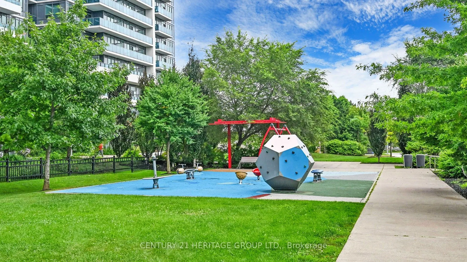 7161 Yonge Street, #1432