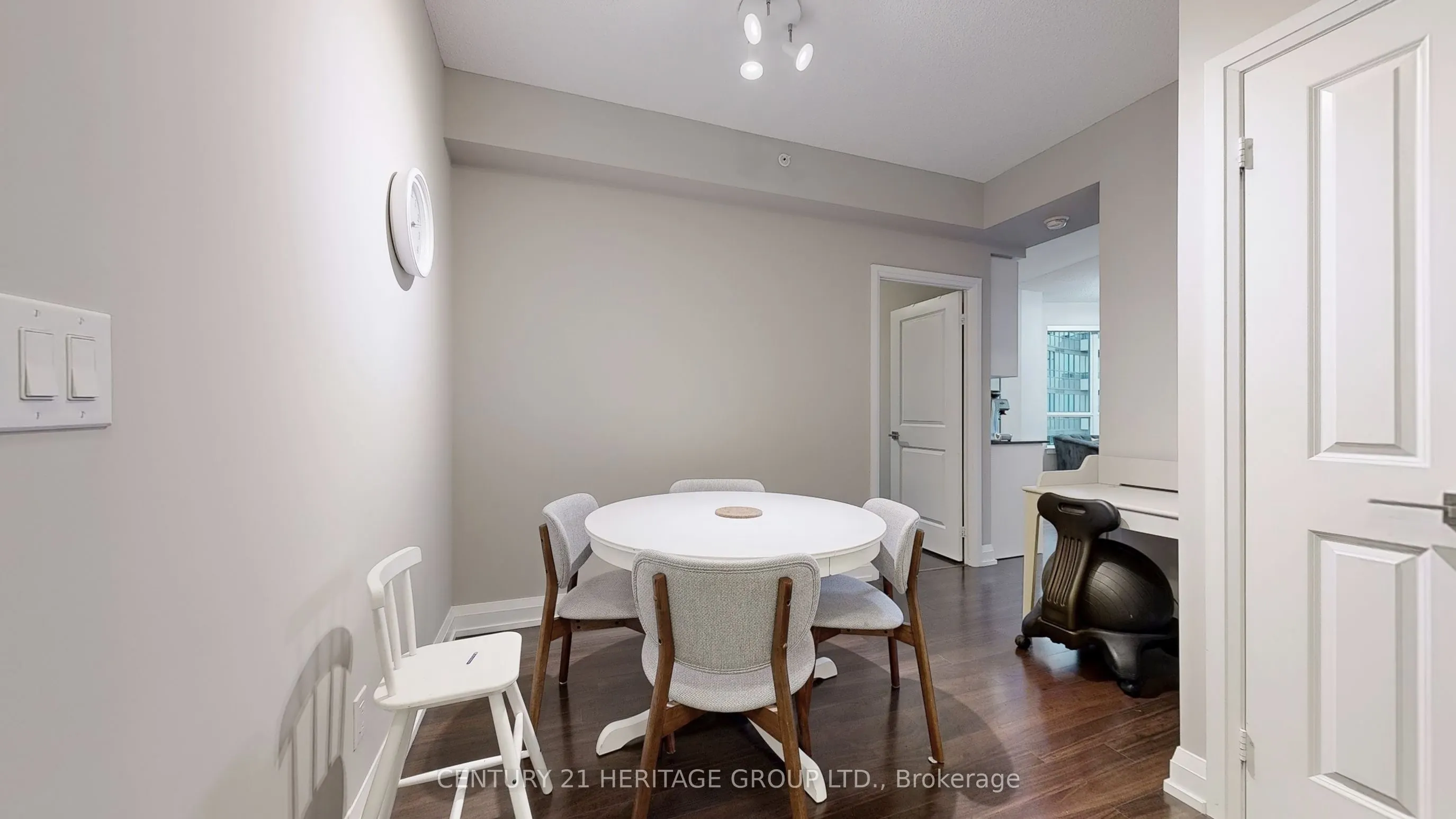 7161 Yonge Street, #1432