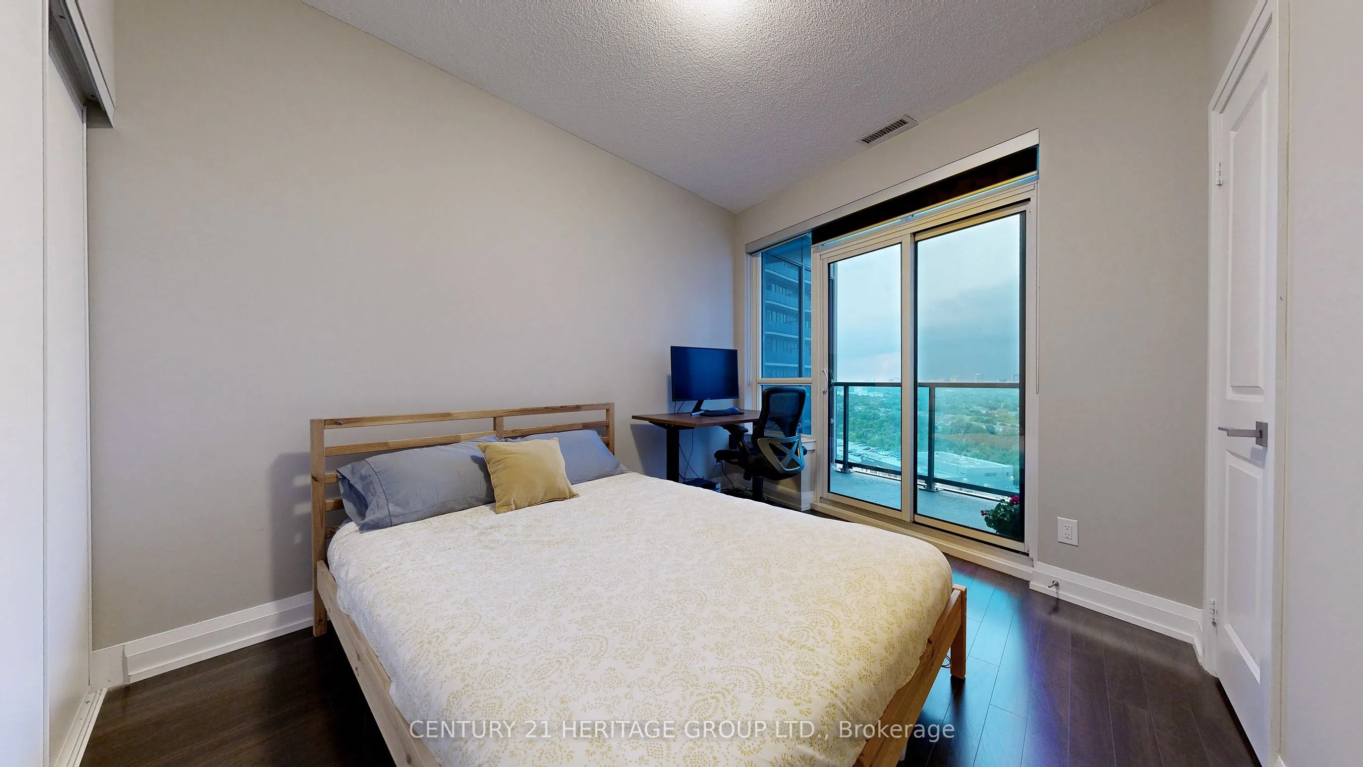 7161 Yonge Street, #1432