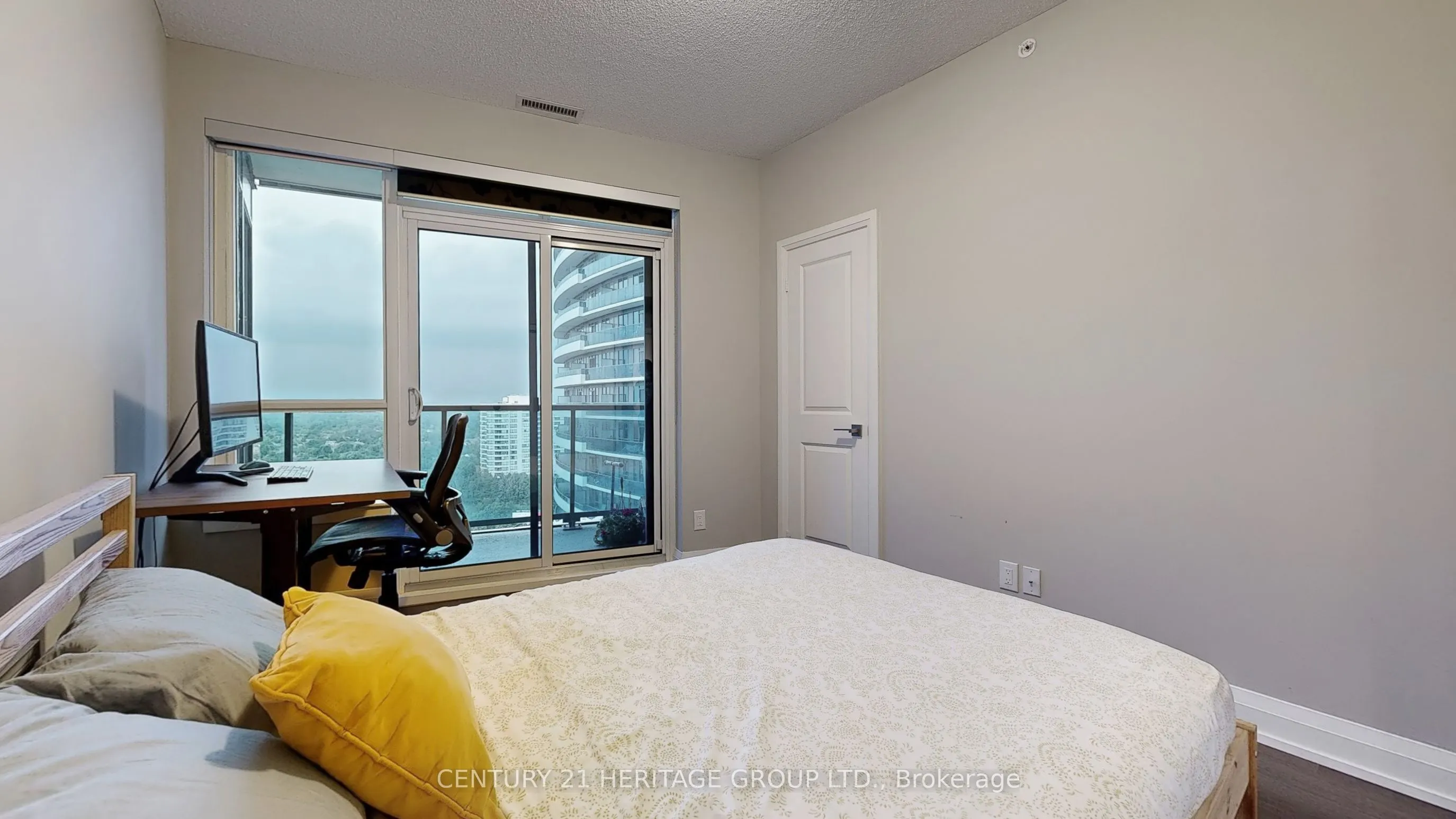 7161 Yonge Street, #1432