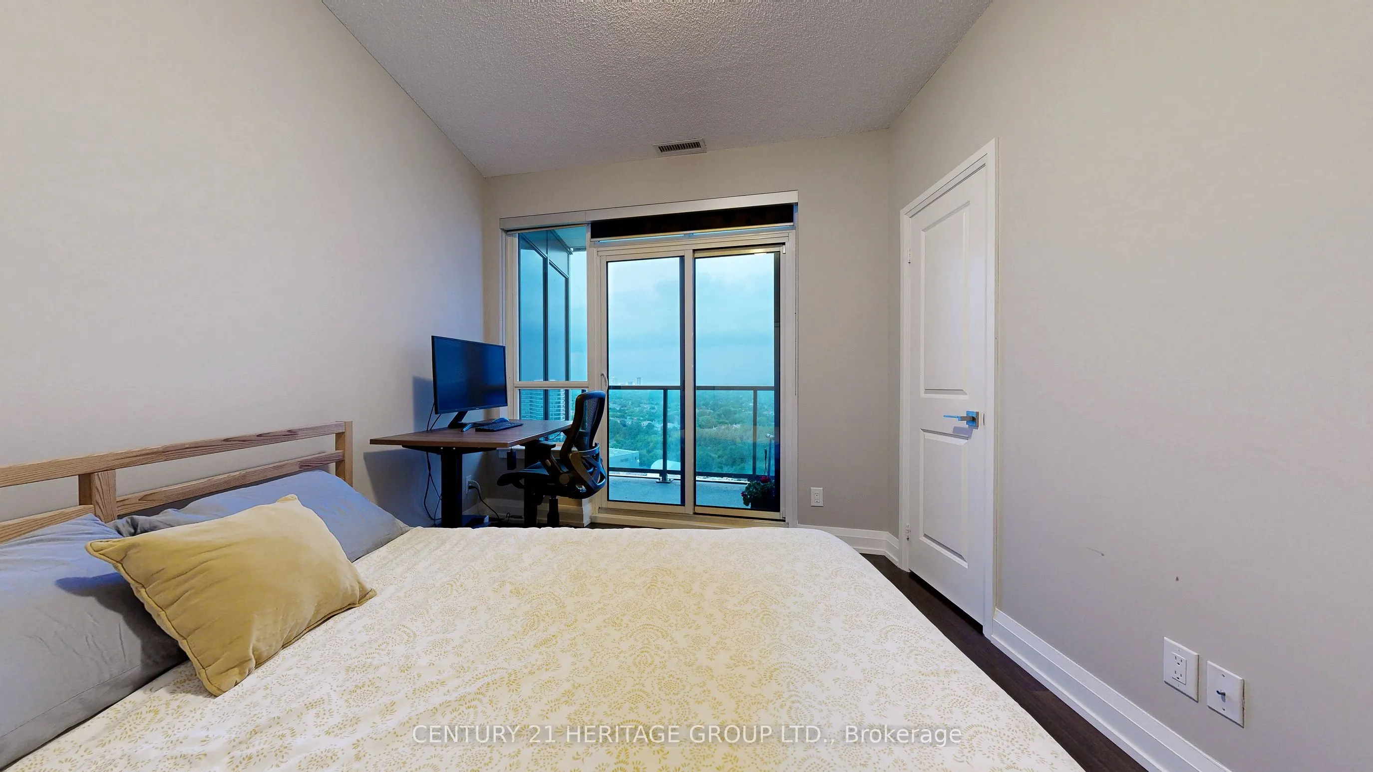 7161 Yonge Street, #1432