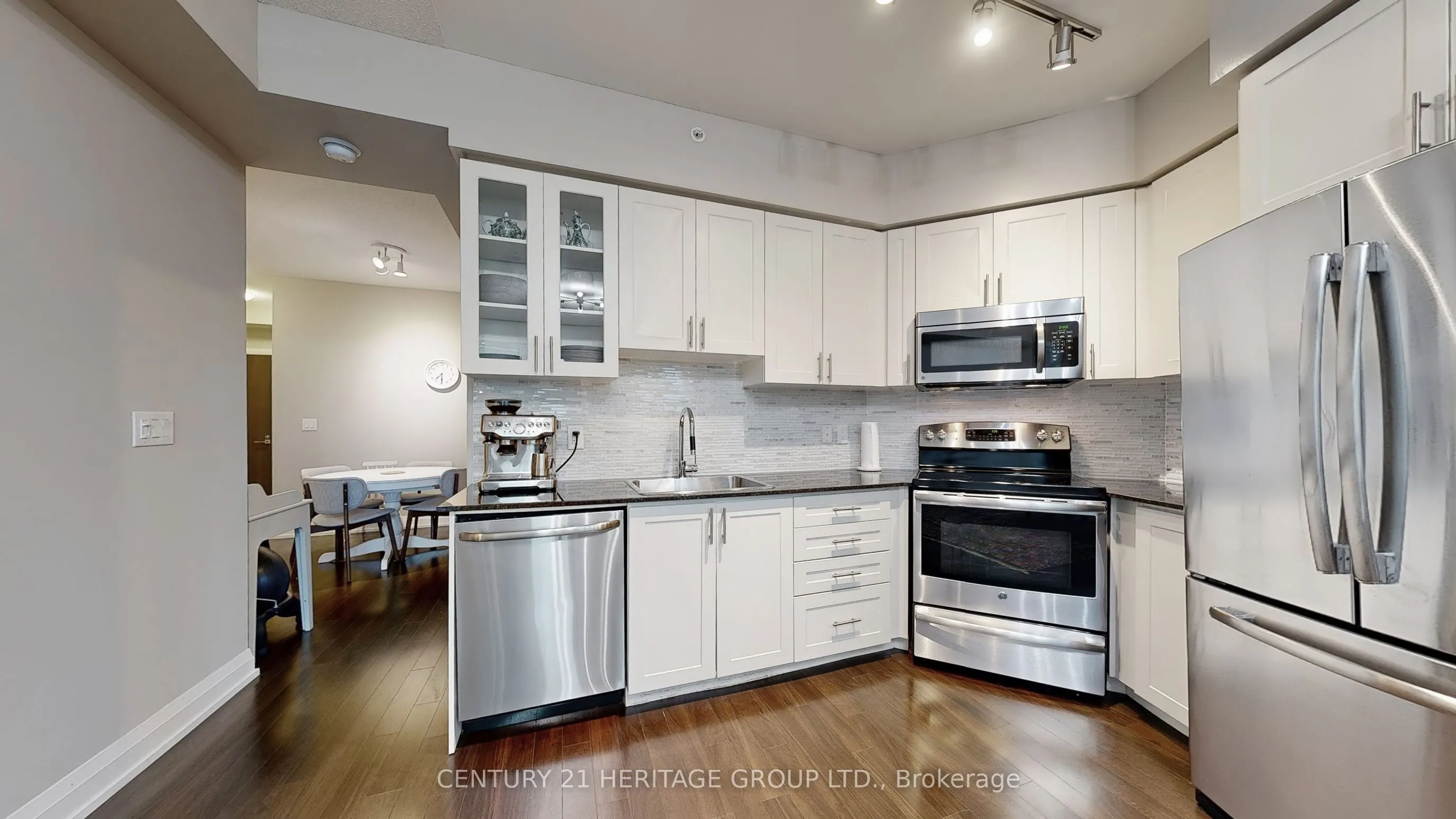 7161 Yonge Street, #1432