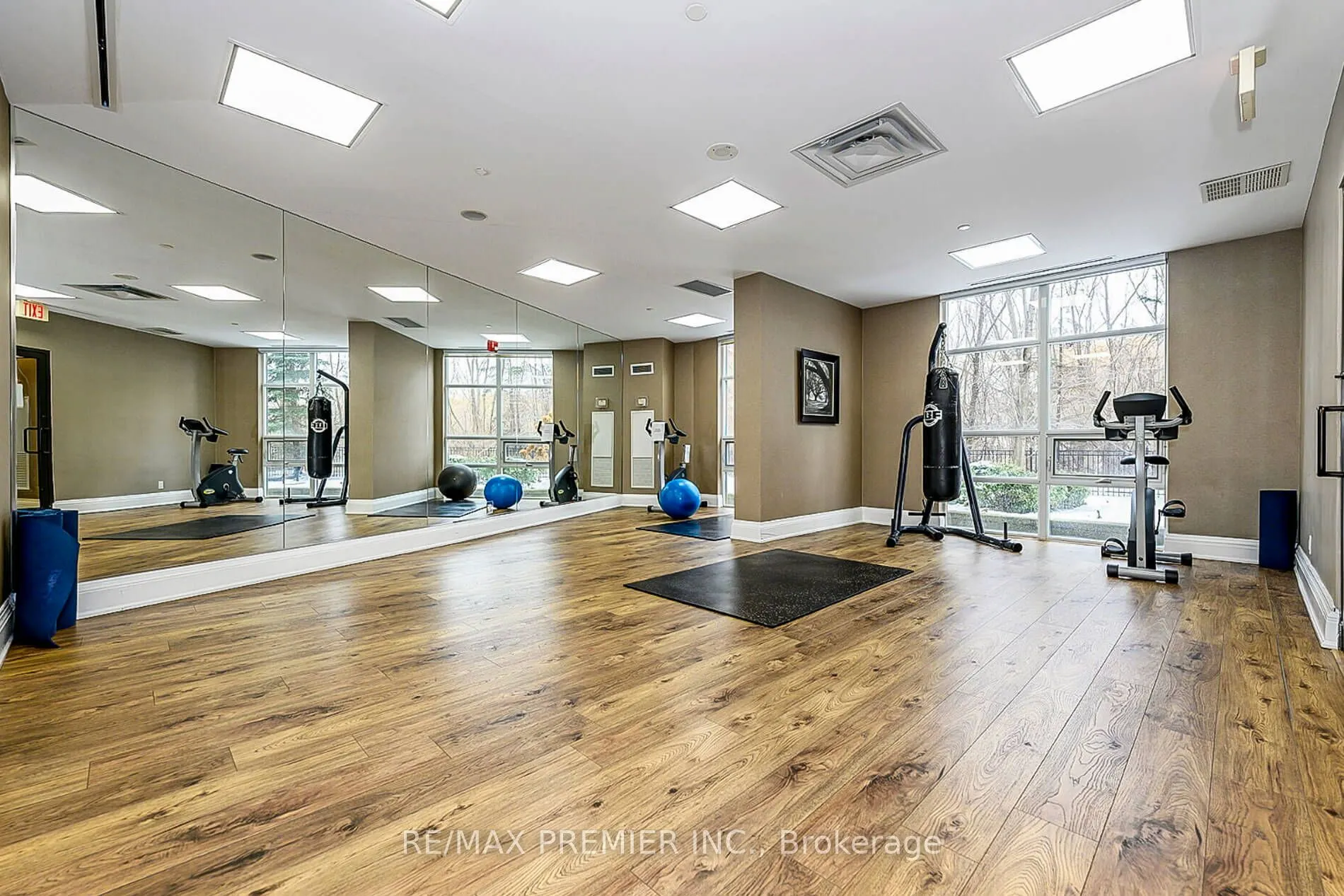 9225 Jane Street, #309