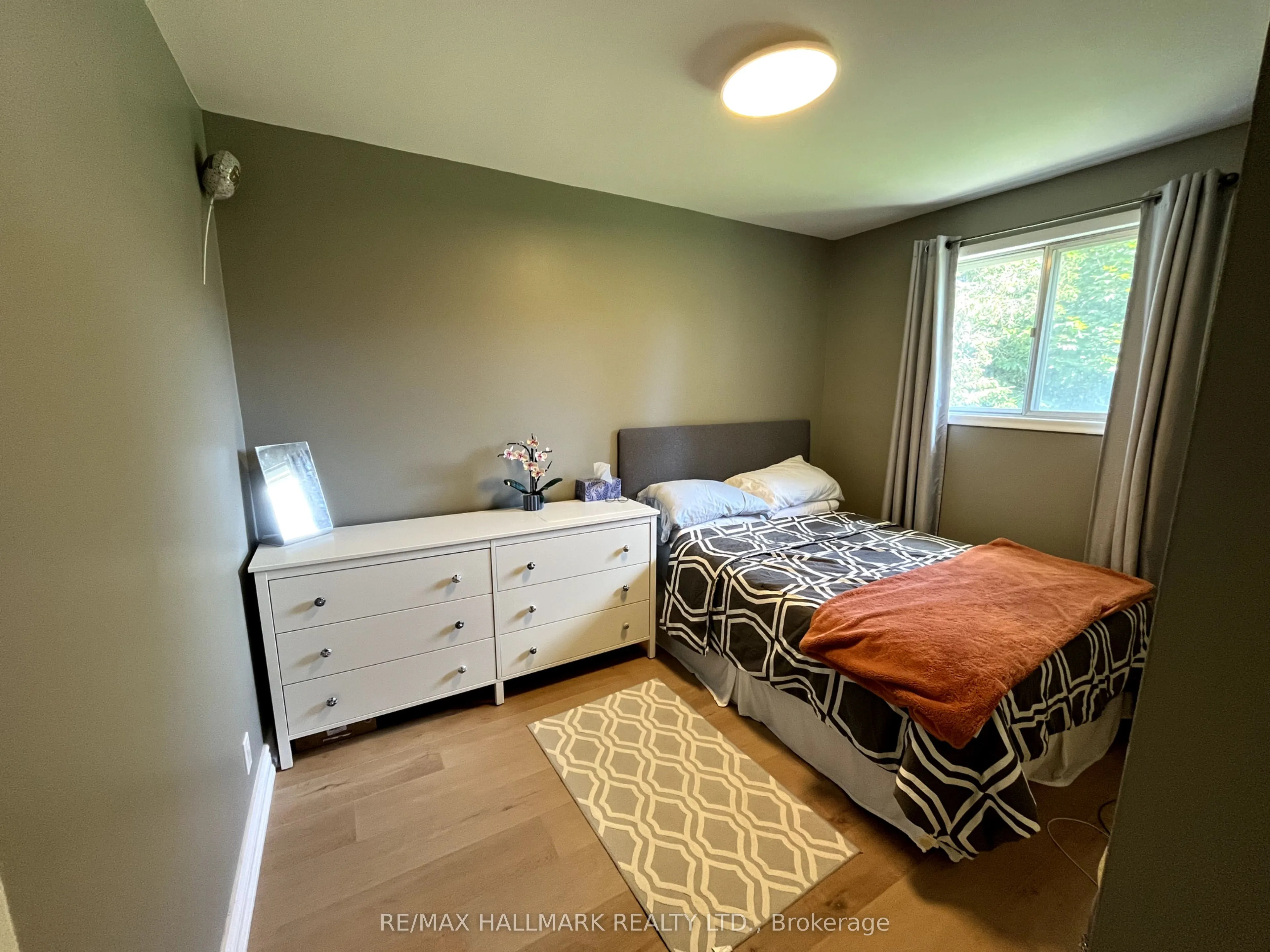 448 Loretta Crescent