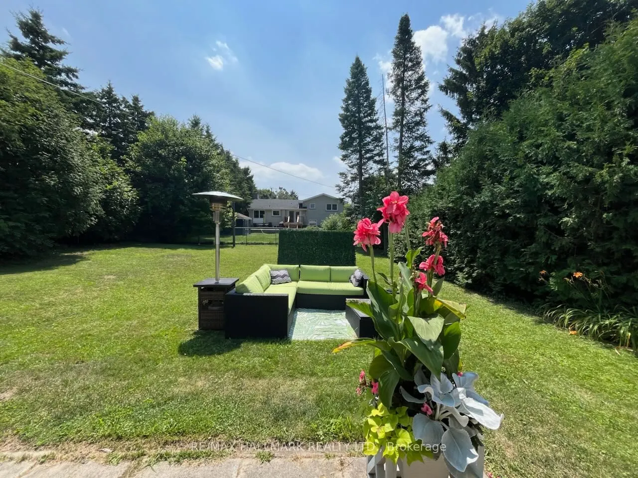 448 Loretta Crescent