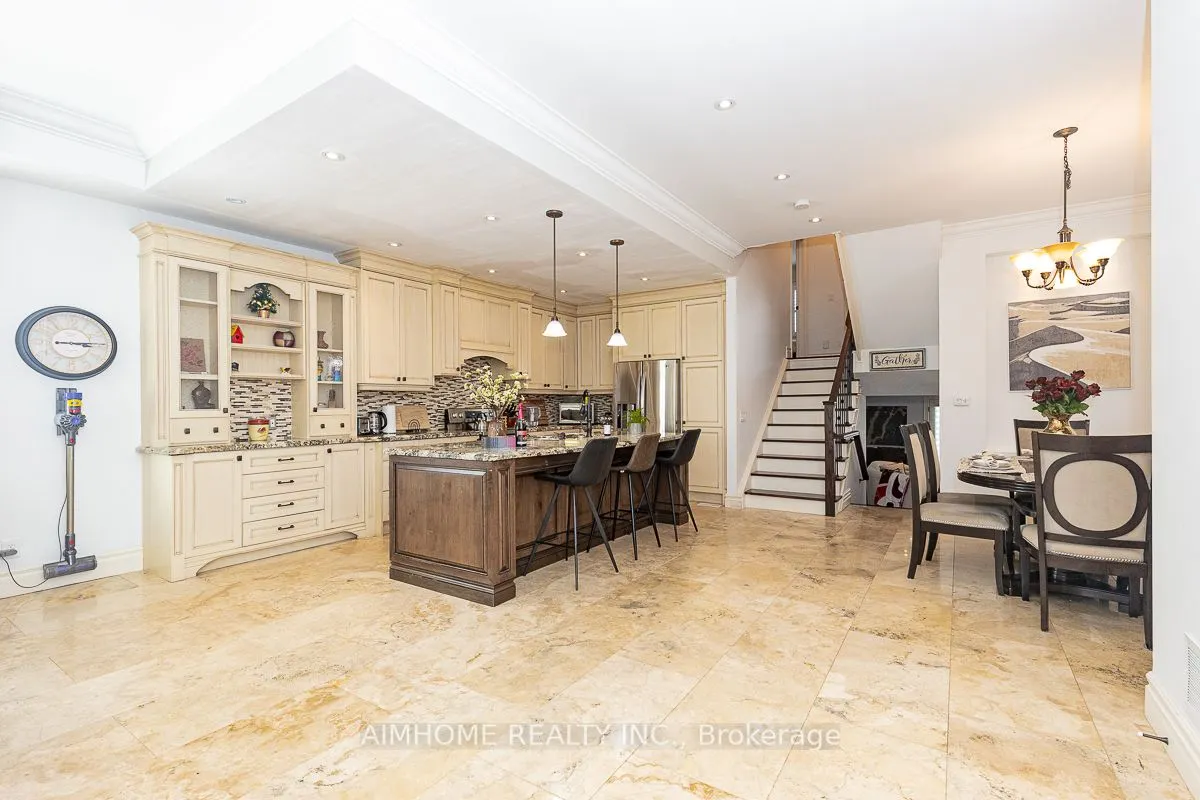 220 Weldrick Road W