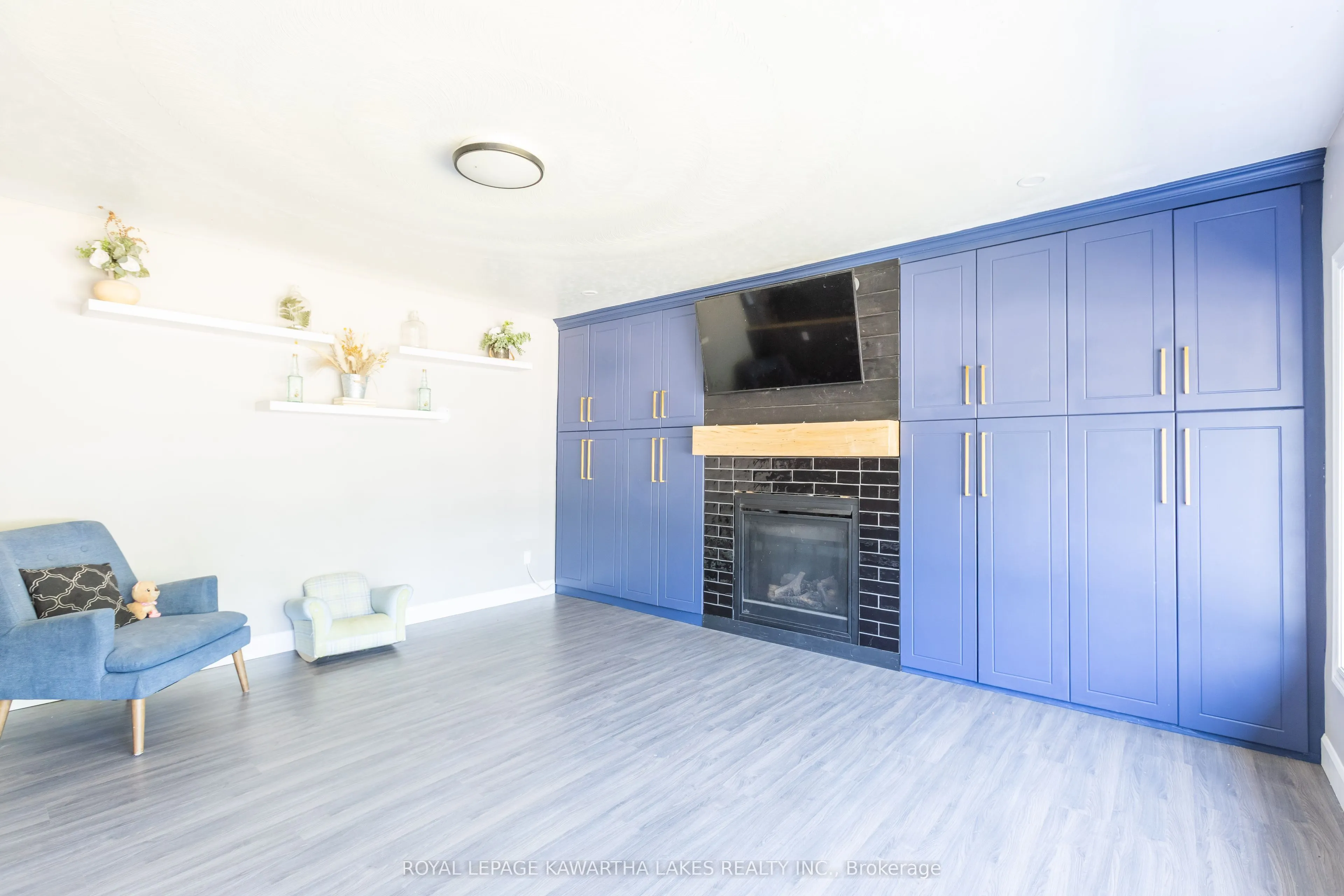 446 Dundas Street