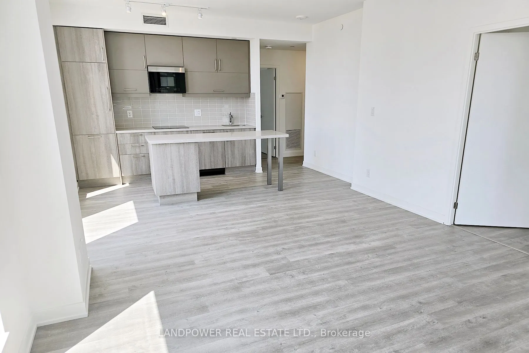 8119 Birchmount Road, #819