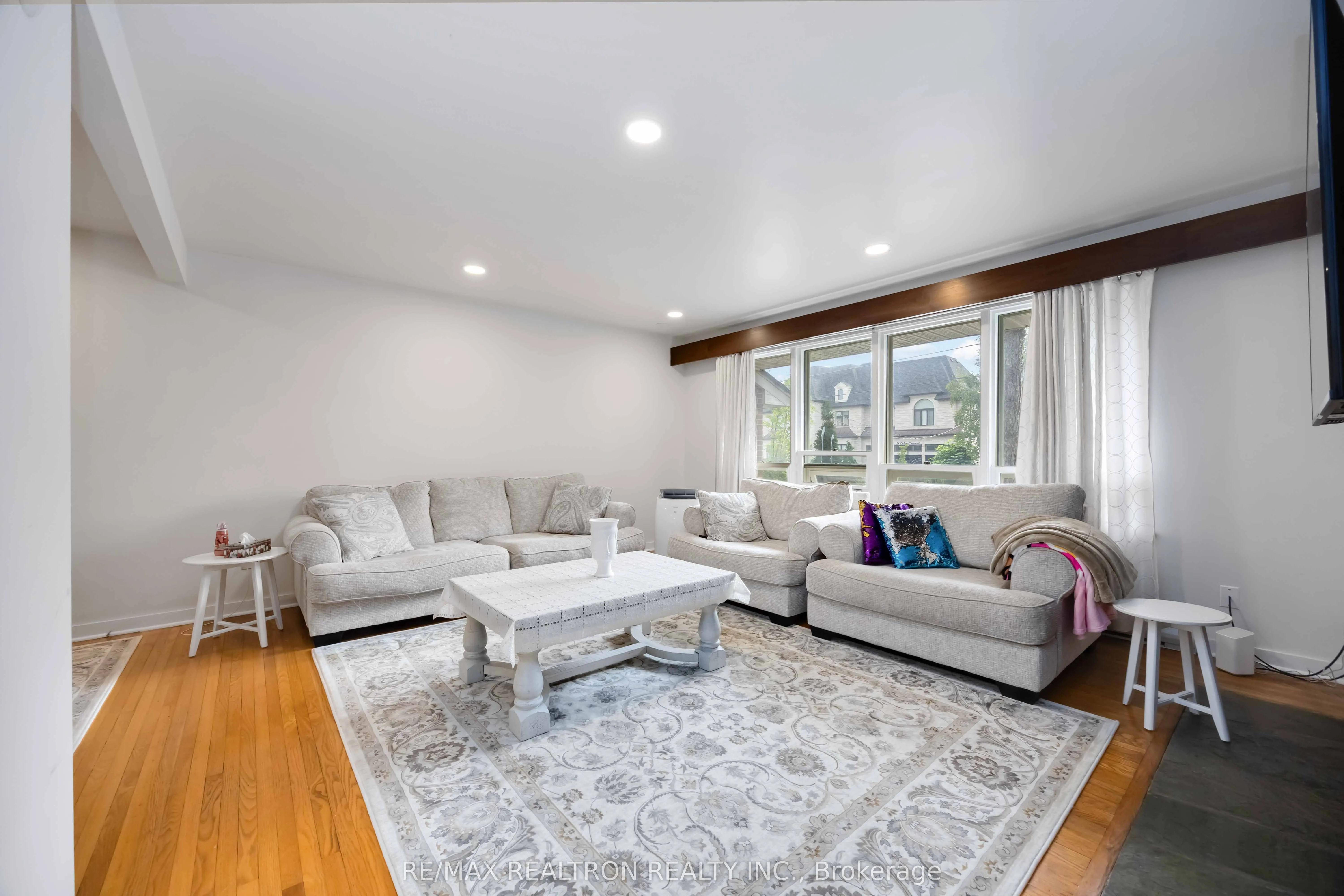 31 Orlon Crescent