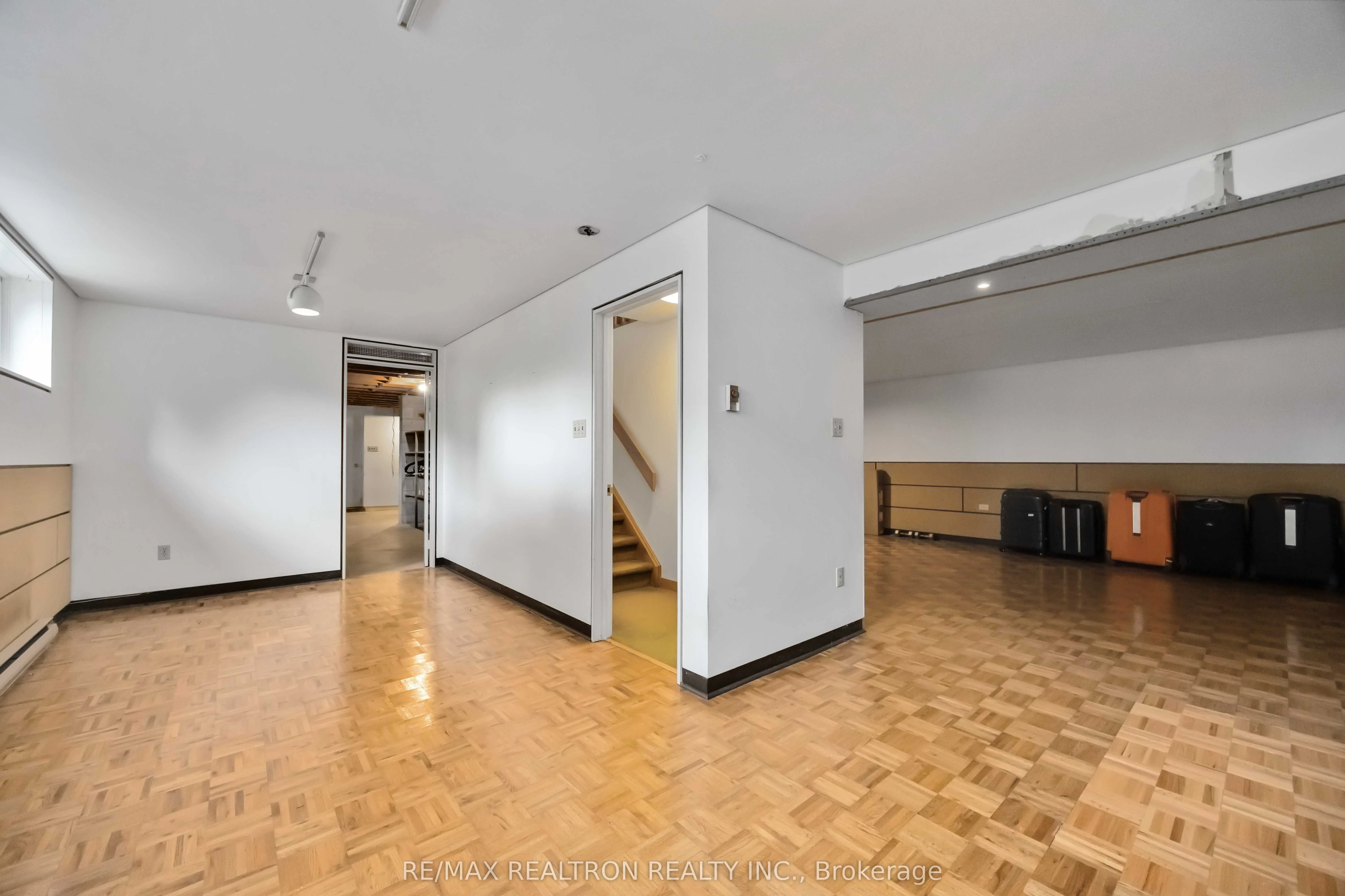 31 Orlon Crescent