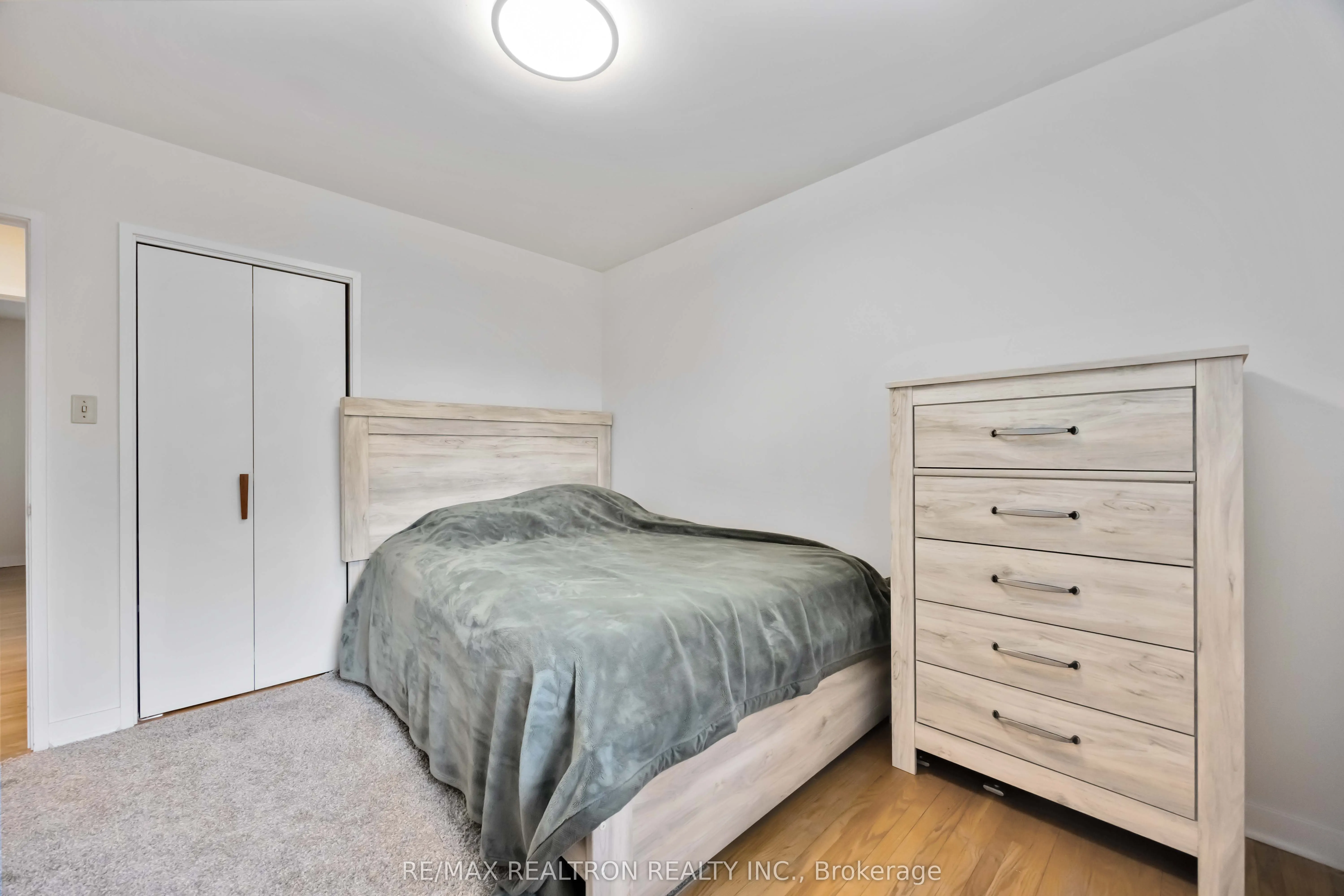 31 Orlon Crescent