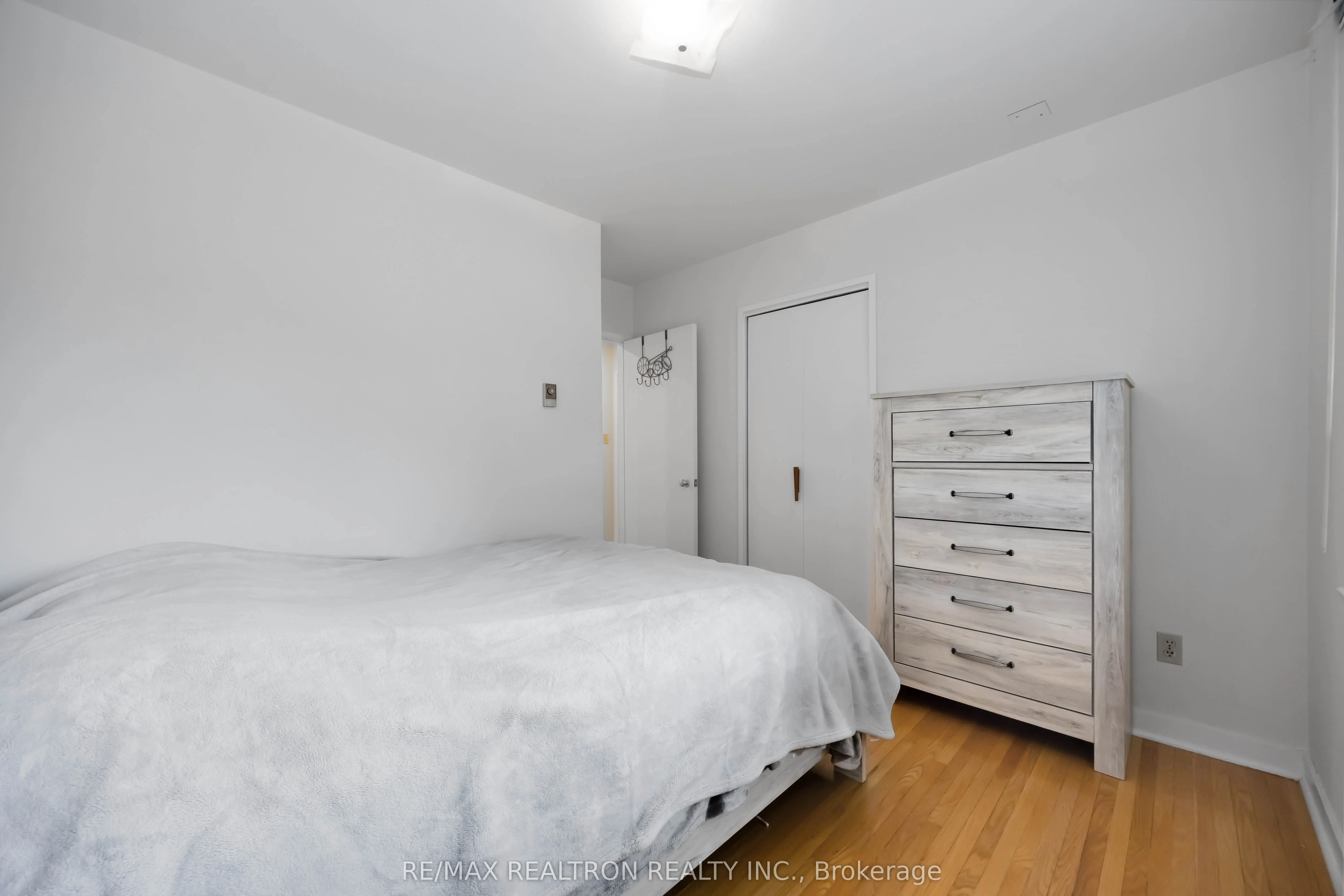 31 Orlon Crescent