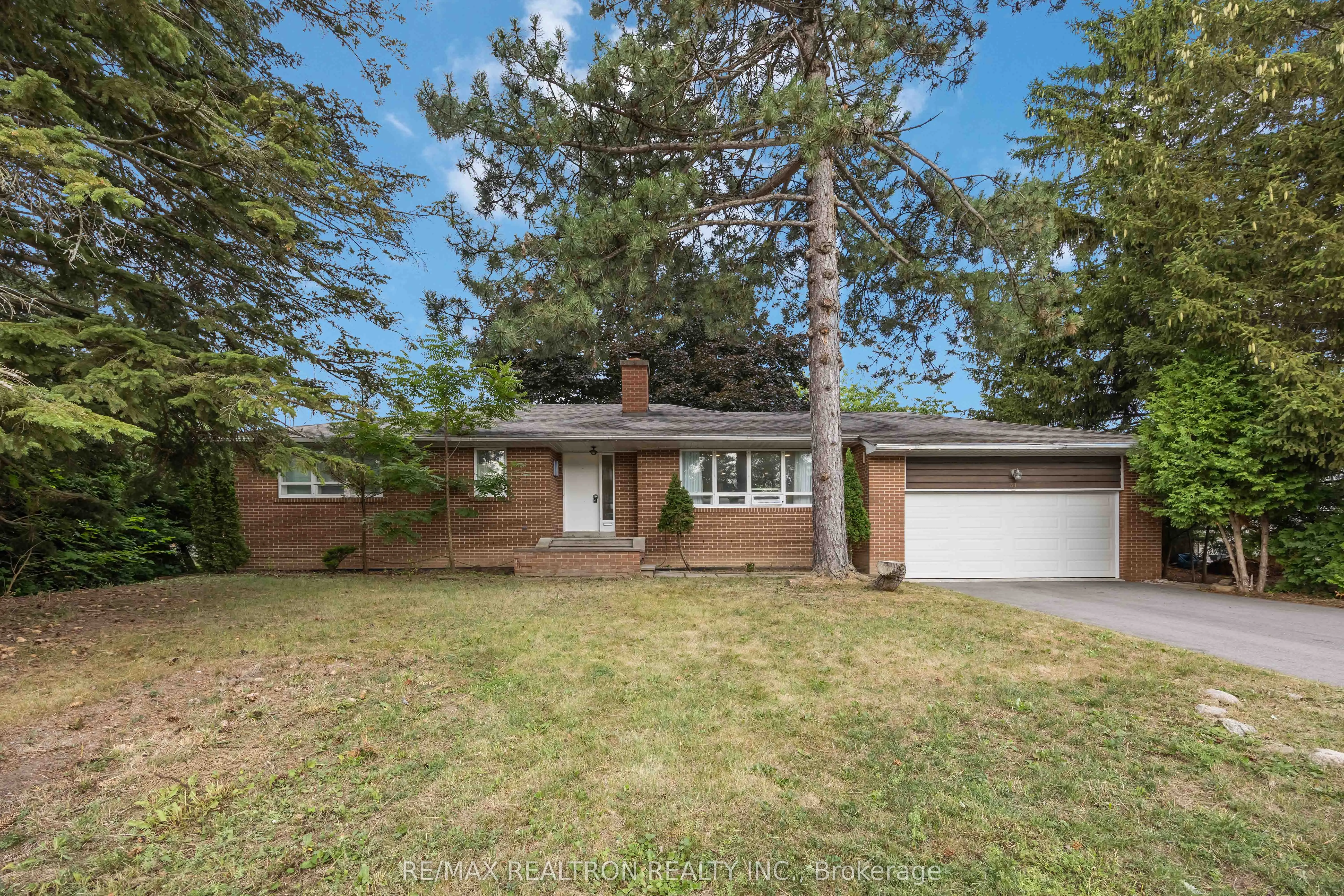 31 Orlon Crescent